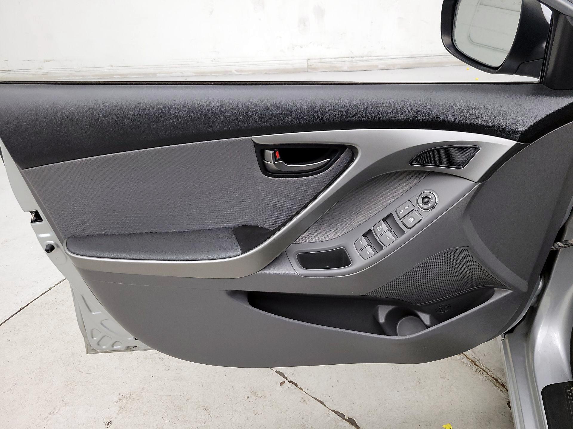 Thumbnail: 2013 Hyundai Elantra - 12