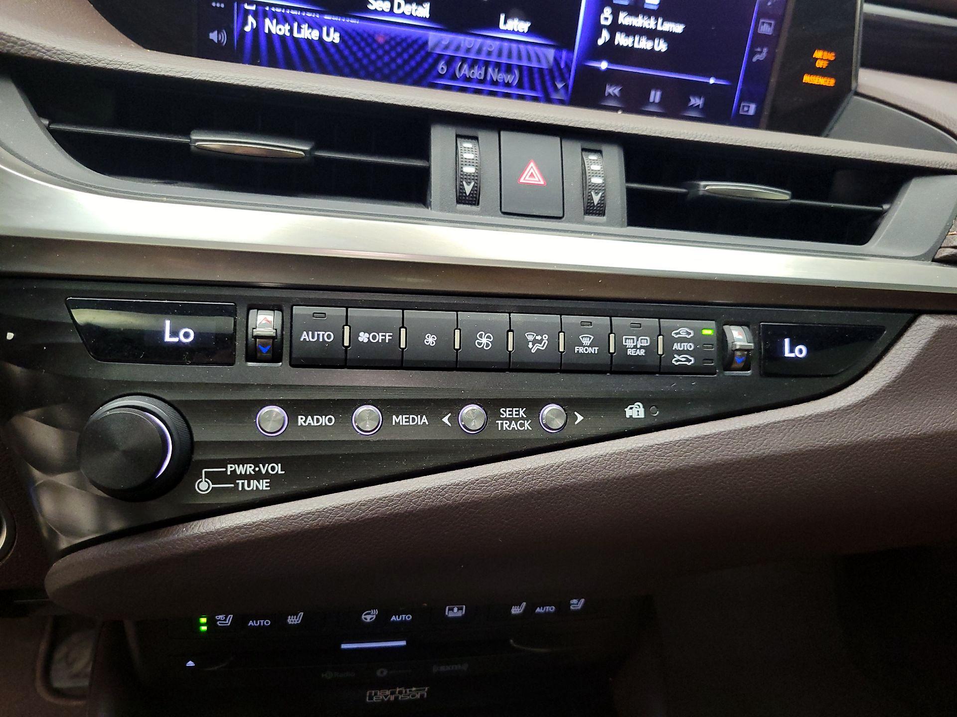 Thumbnail: 2019 Lexus ES - 17