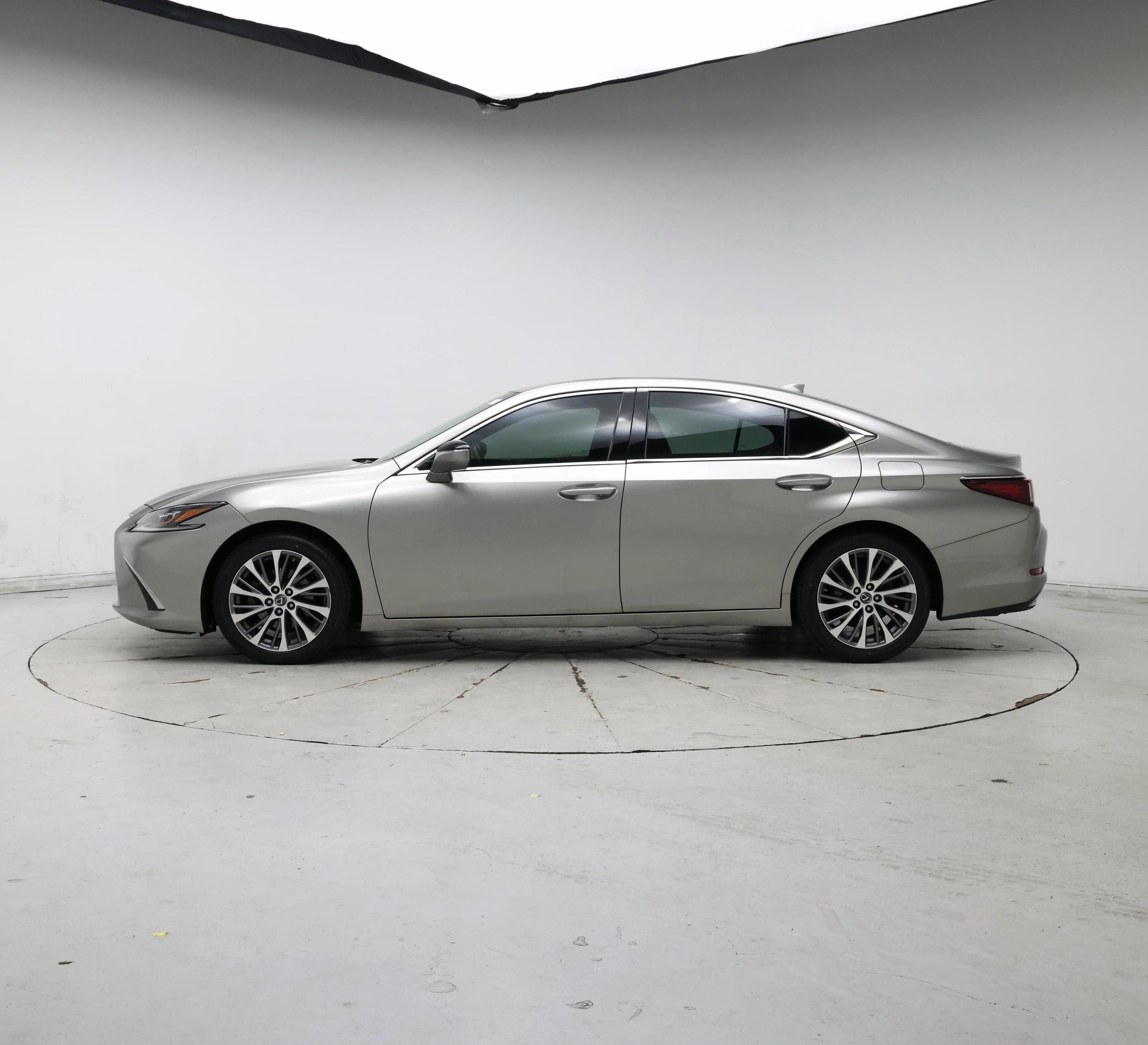 Thumbnail: 2019 Lexus ES - 3
