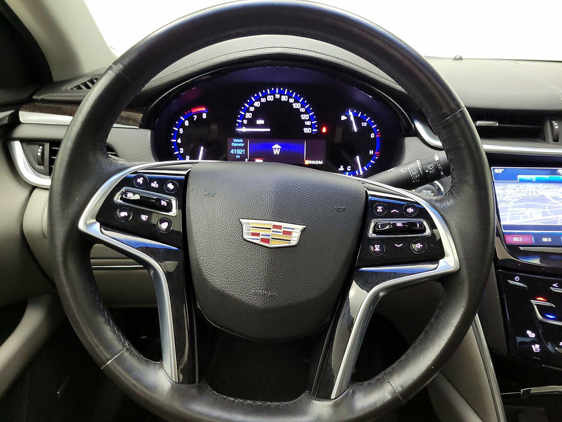 Thumbnail: 2016 Cadillac XTS - 10