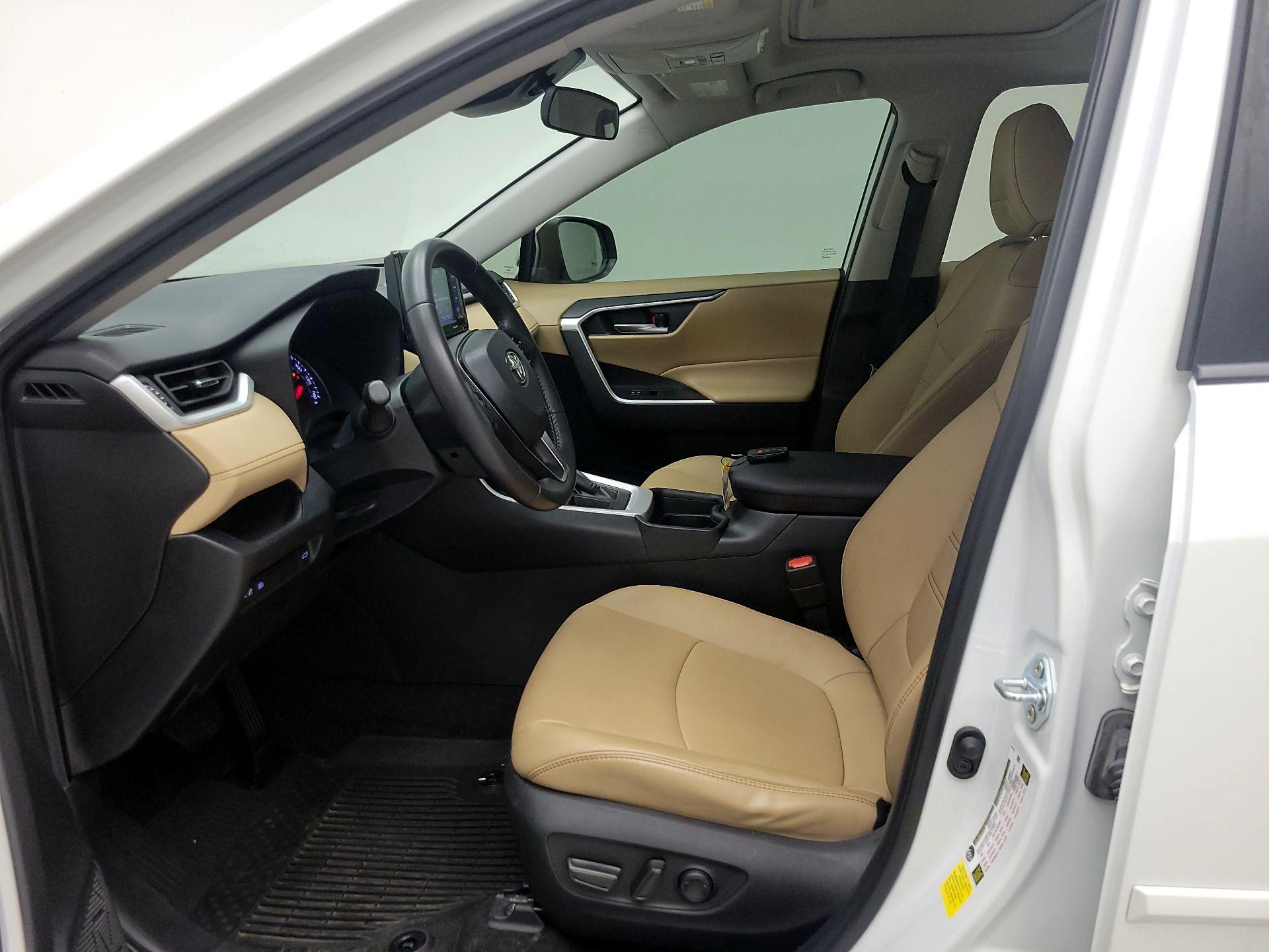Thumbnail: 2021 Toyota RAV4 - 11