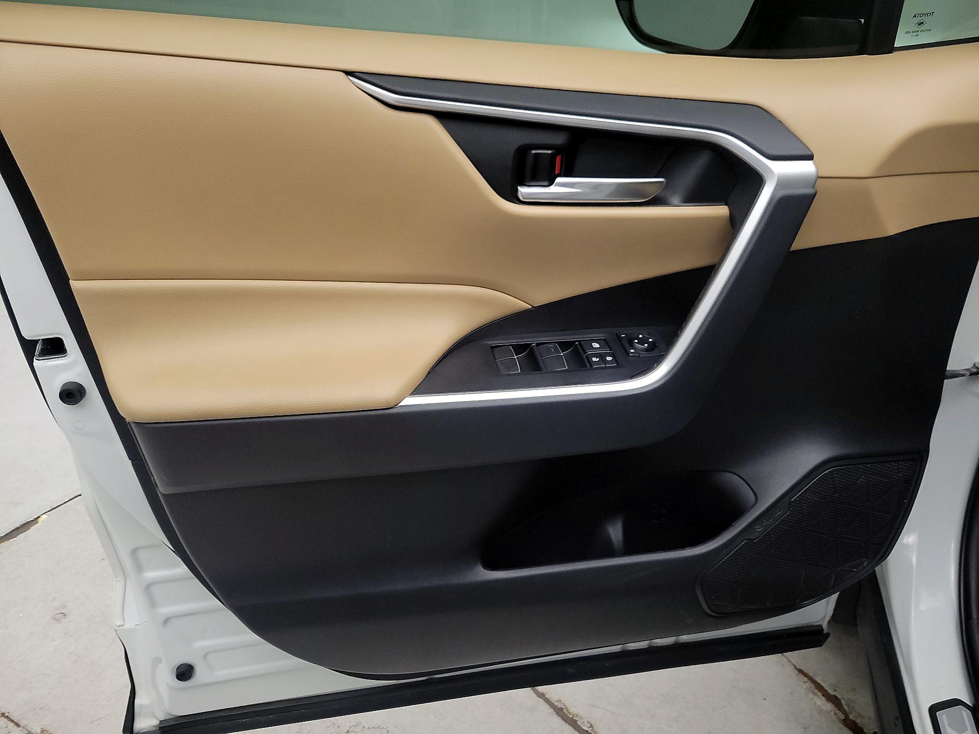 Thumbnail: 2021 Toyota RAV4 - 12