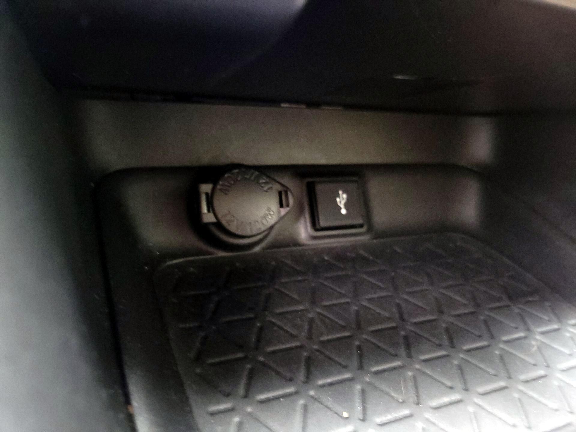 Thumbnail: 2021 Toyota RAV4 - 19