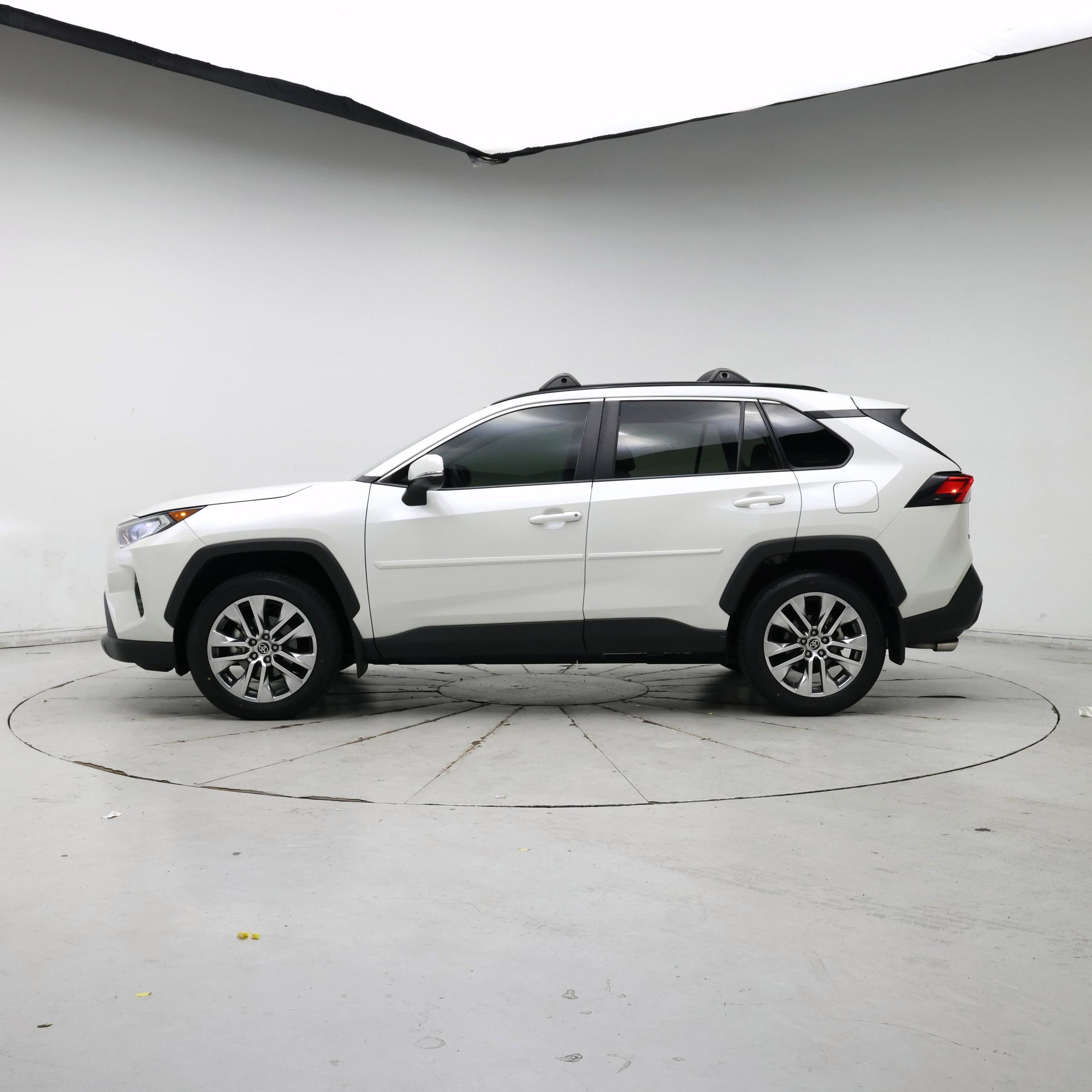 Thumbnail: 2021 Toyota RAV4 - 3