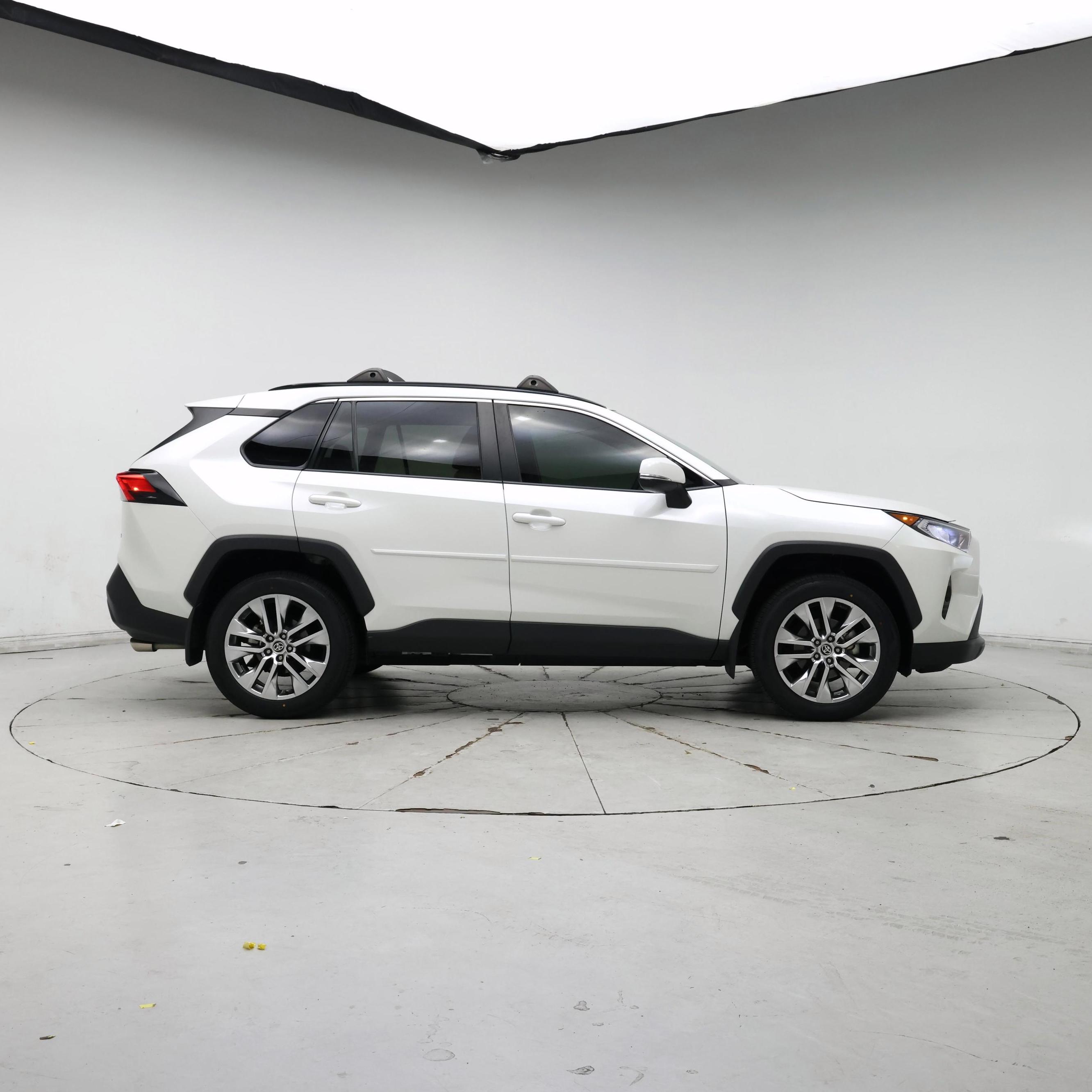 Thumbnail: 2021 Toyota RAV4 - 7