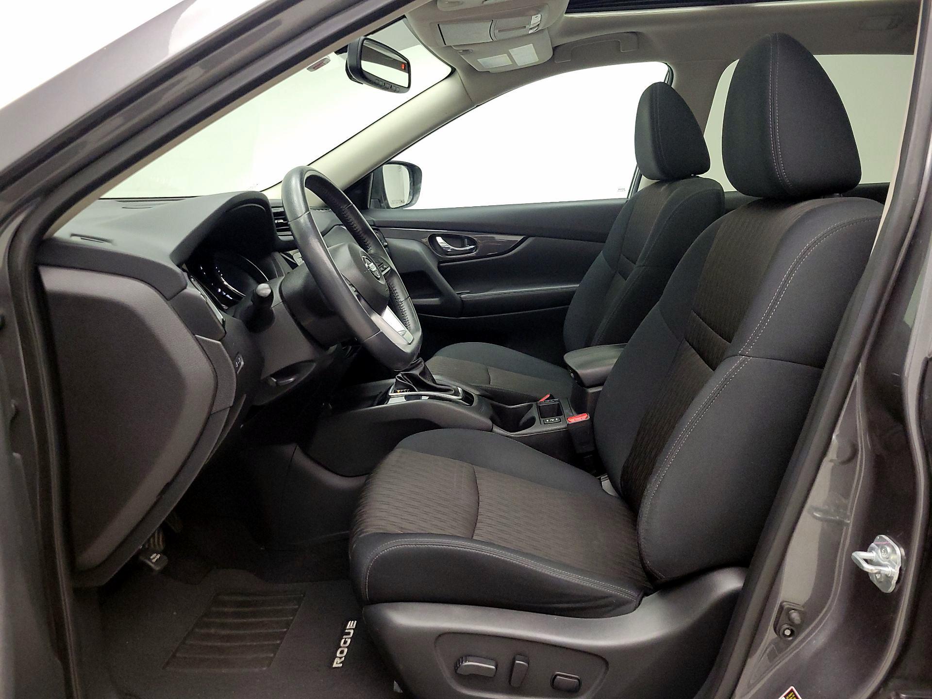 Thumbnail: 2017 Nissan Rogue - 11