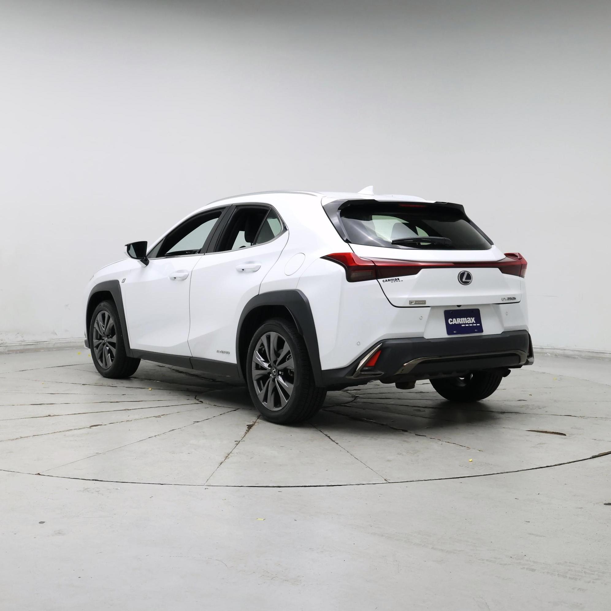 Thumbnail: 2021 Lexus UX - 2