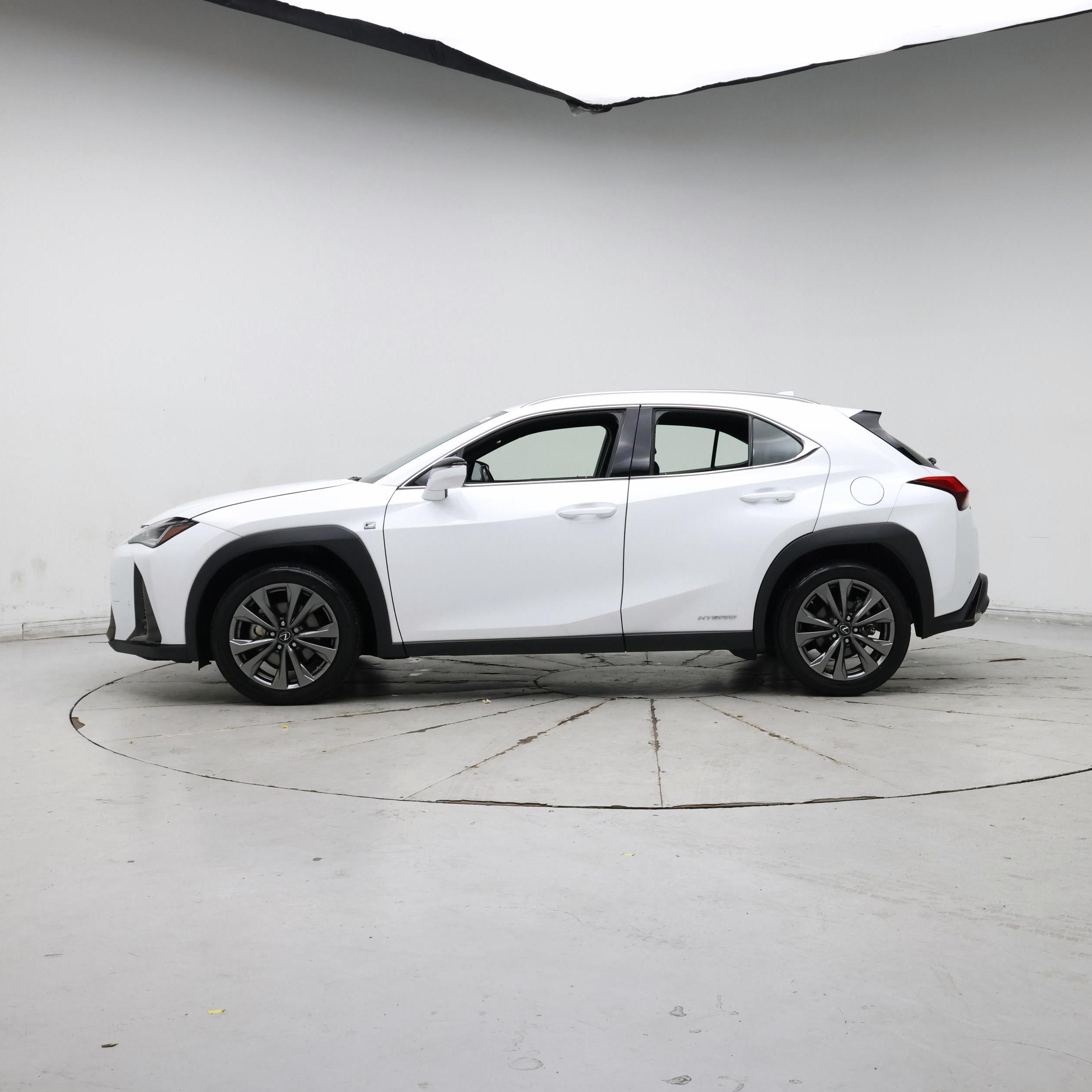 Thumbnail: 2021 Lexus UX - 3