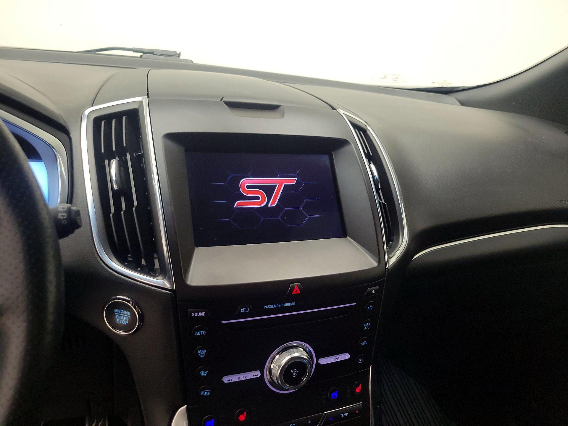 Thumbnail: 2019 Ford Edge - 15