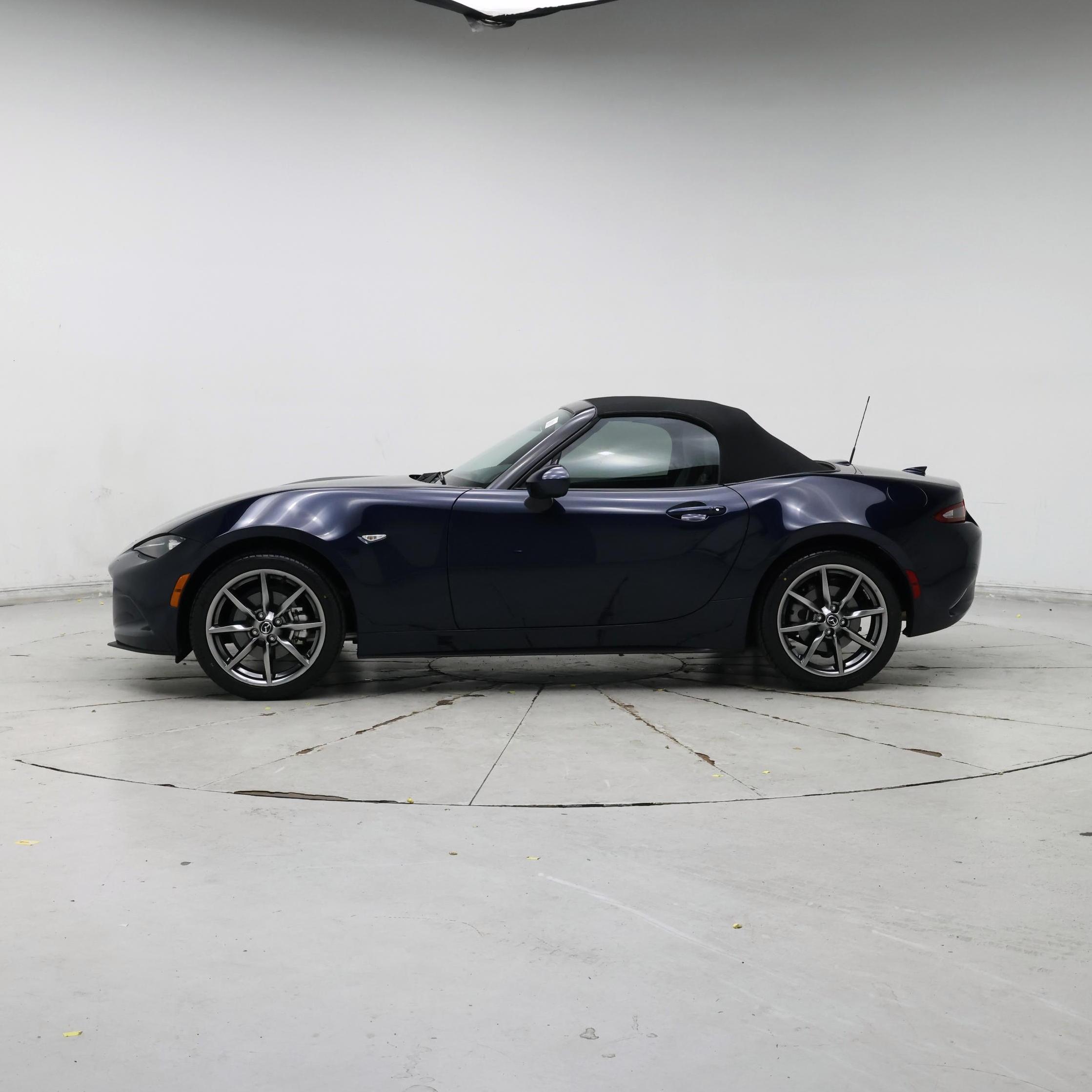 Thumbnail: 2021 Mazda MX-5 Miata - 3
