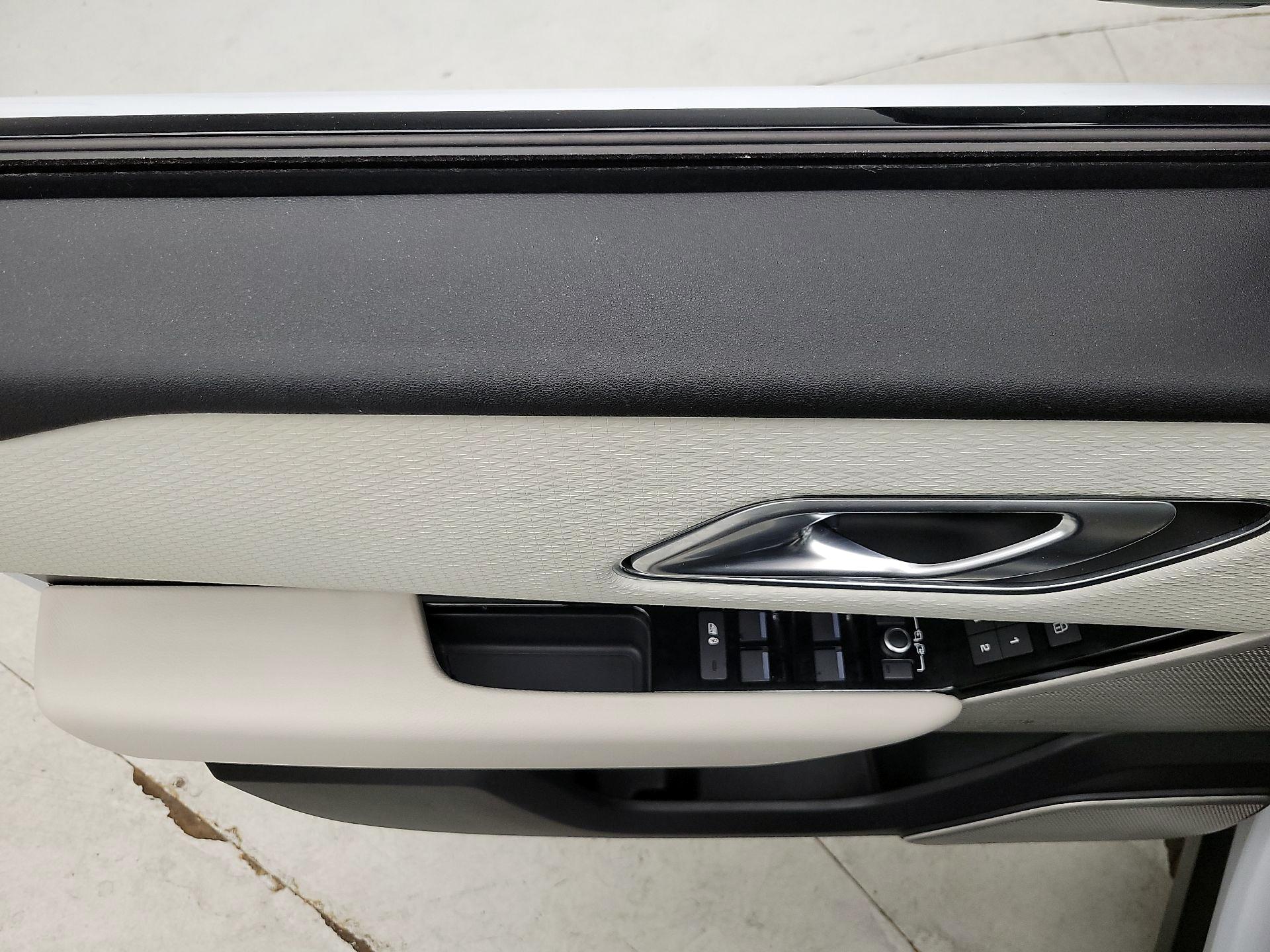 Thumbnail: 2021 Land Rover Range Rover Velar - 12