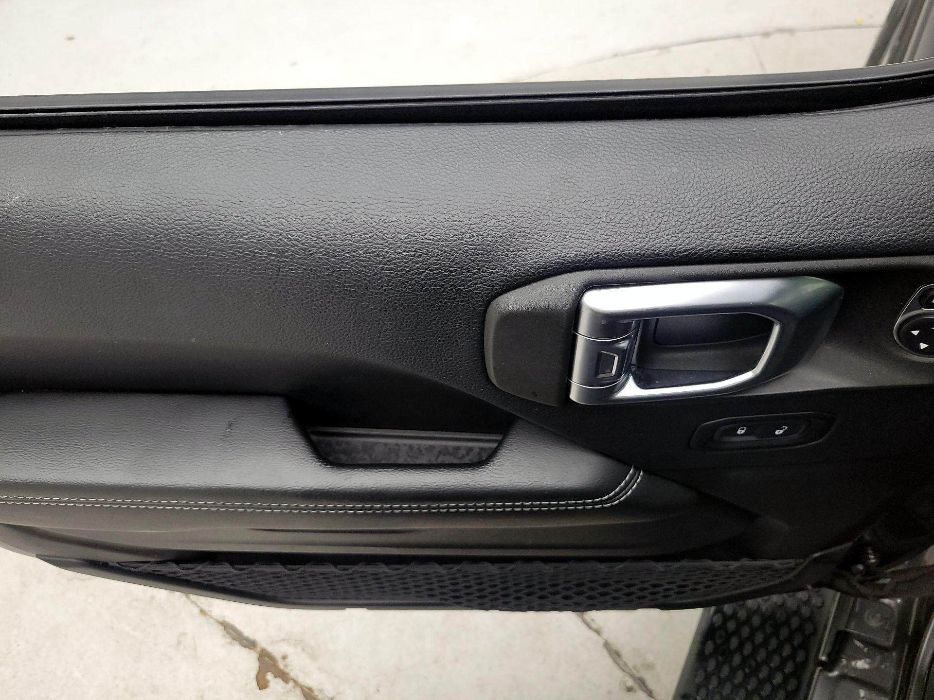 Thumbnail: 2018 Jeep Wrangler - 12