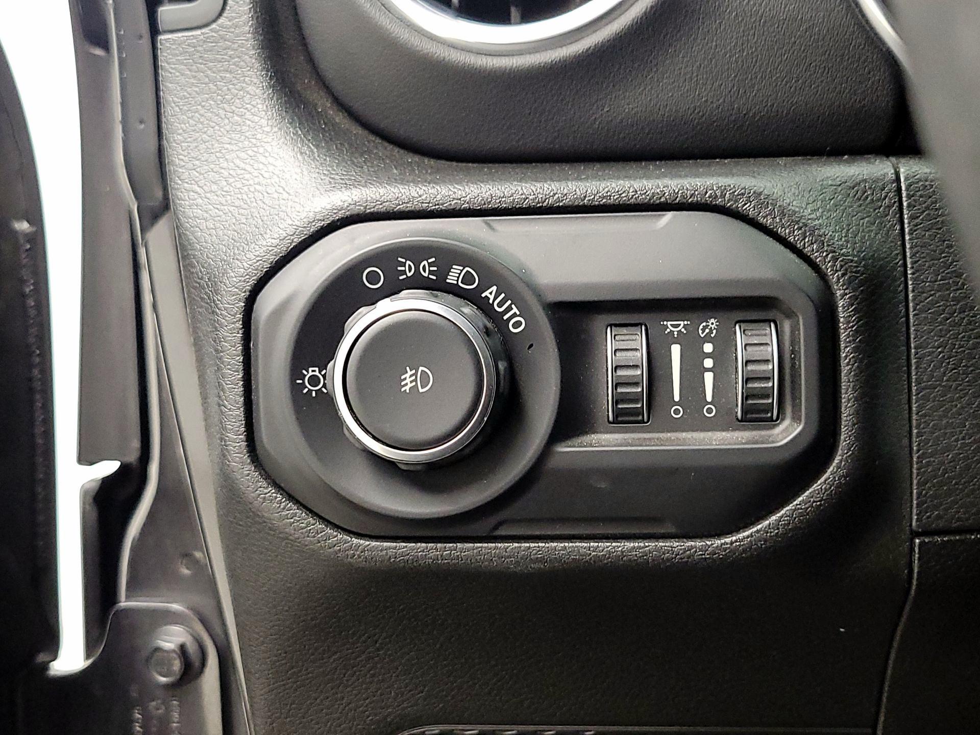 Thumbnail: 2018 Jeep Wrangler - 13