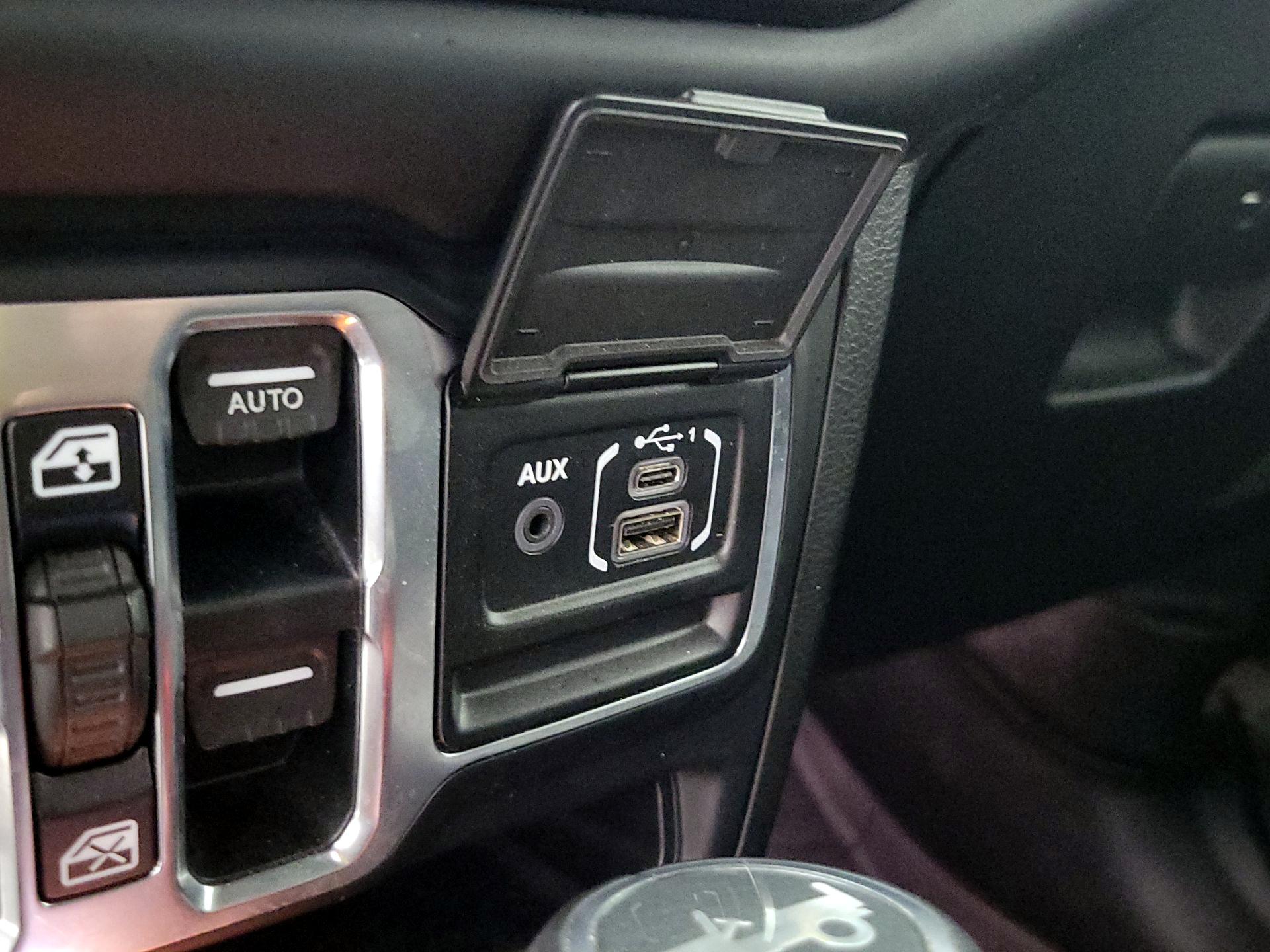 Thumbnail: 2018 Jeep Wrangler - 19