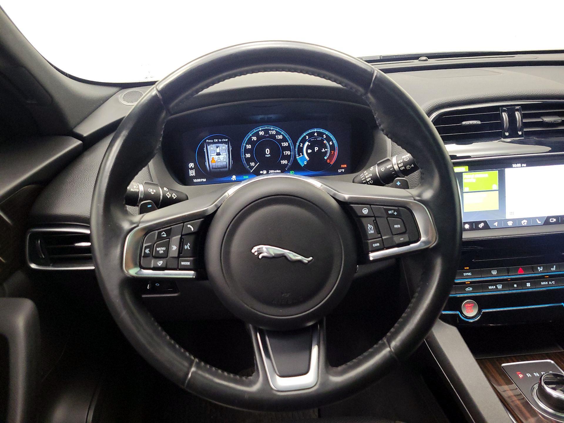 Thumbnail: 2018 Jaguar F-Pace - 10