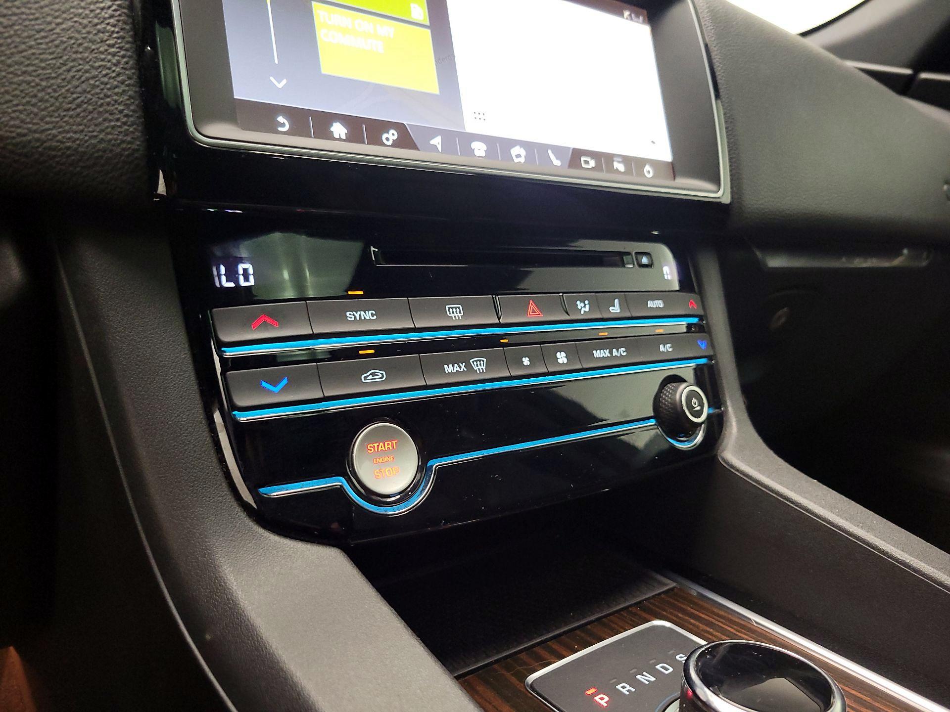 Thumbnail: 2018 Jaguar F-Pace - 17