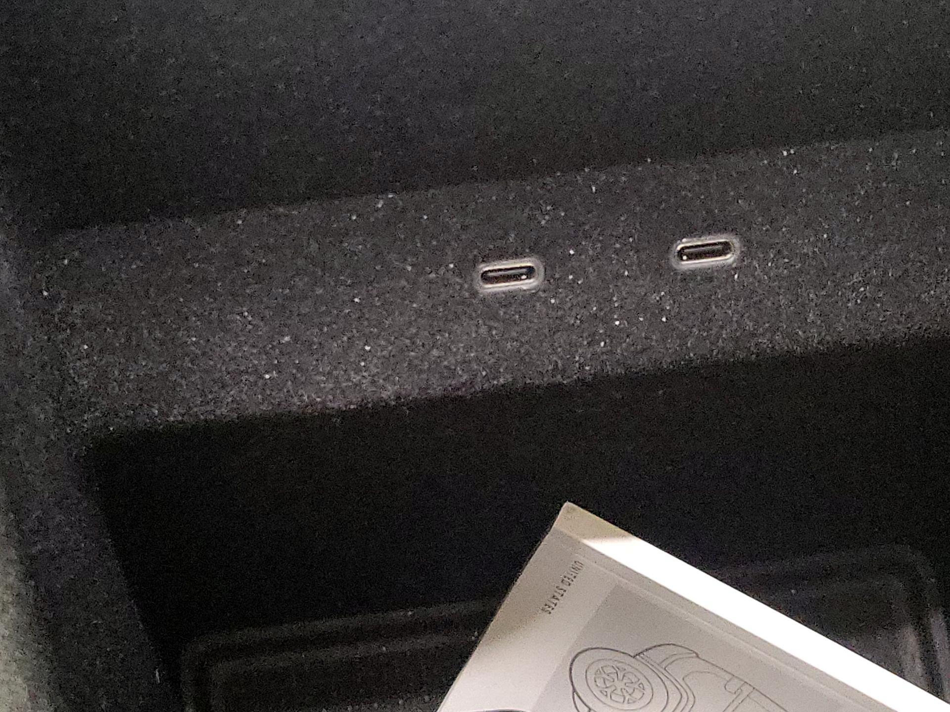 Thumbnail: 2024 Rivian R1S - 18