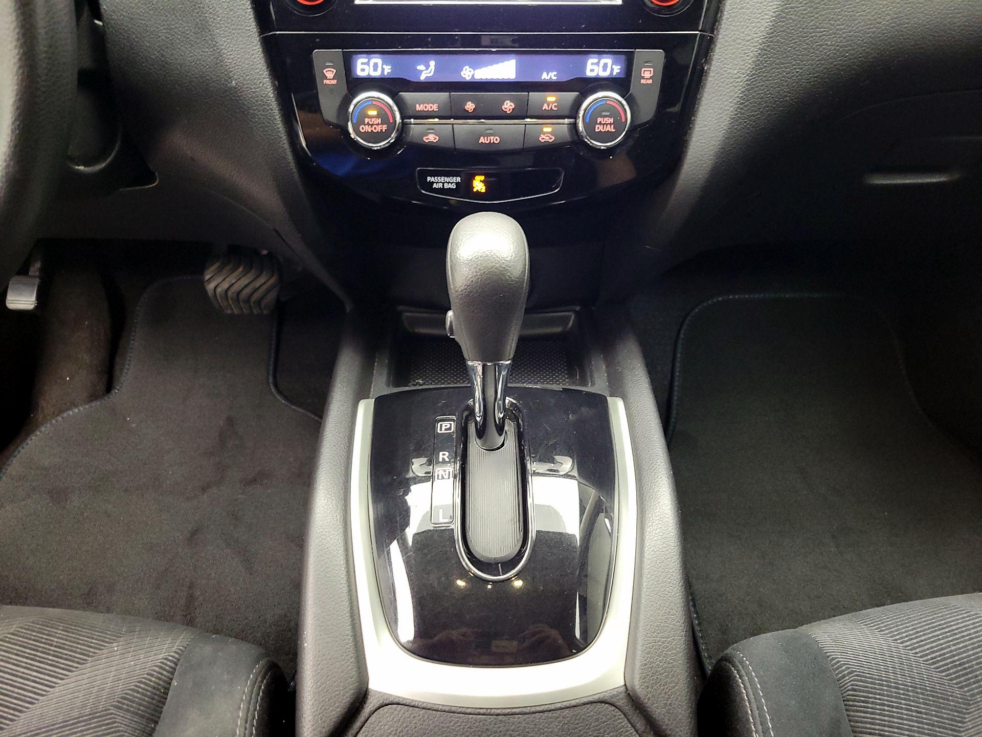 Thumbnail: 2015 Nissan Rogue - 18