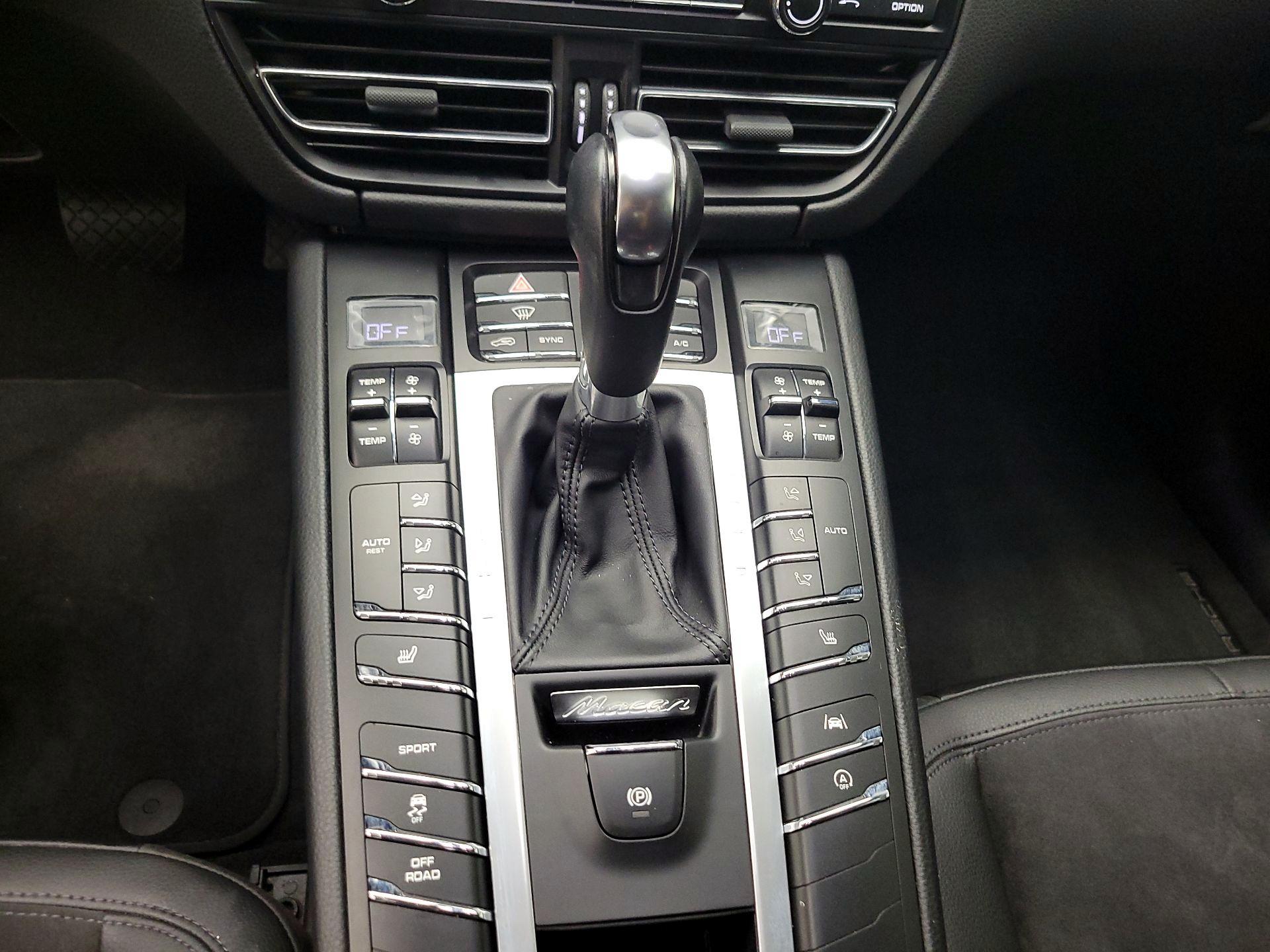 Thumbnail: 2021 Porsche Macan - 18