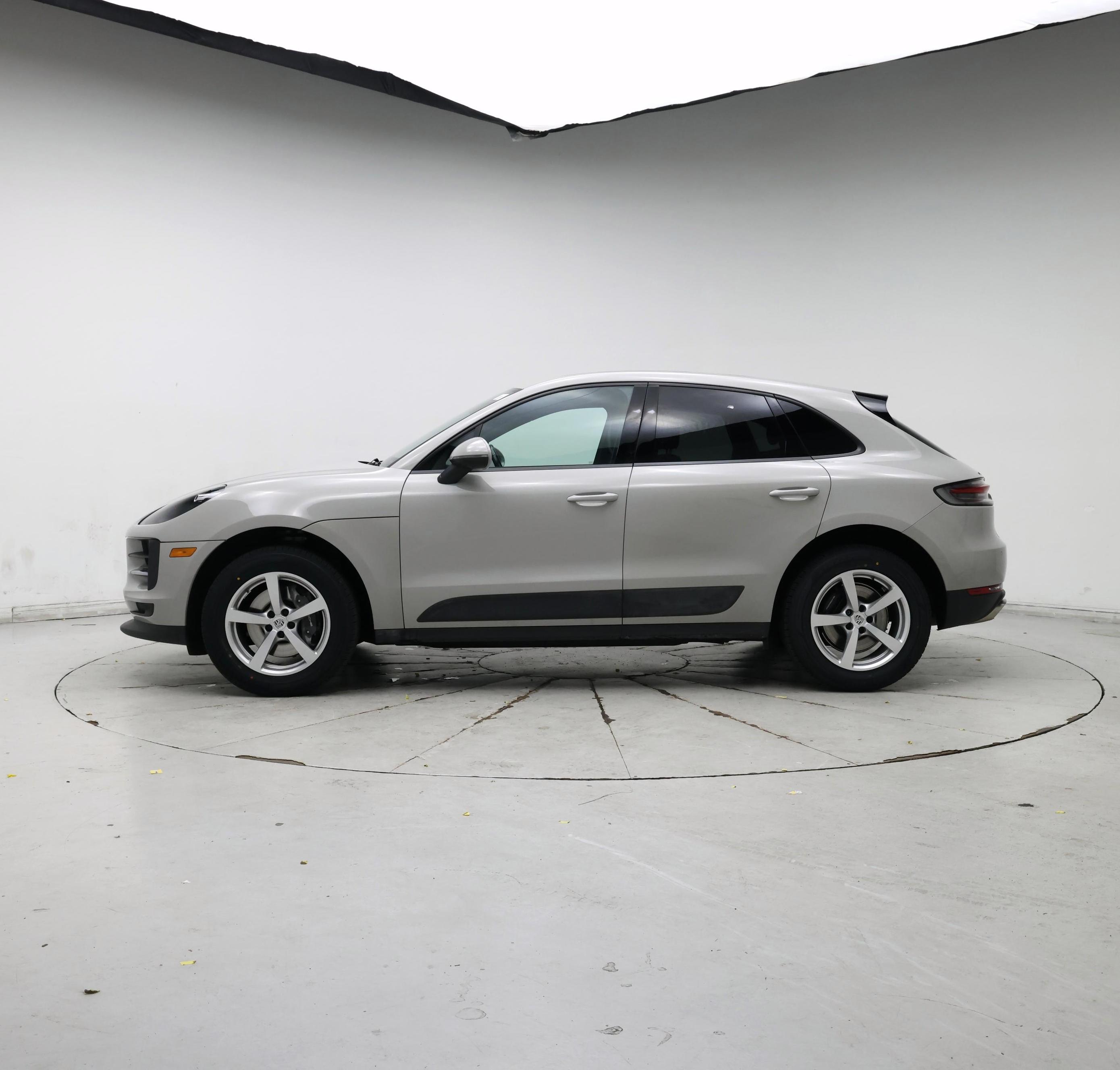 Thumbnail: 2021 Porsche Macan - 3