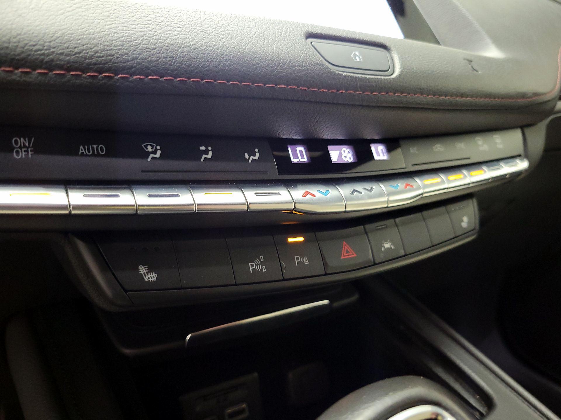 Thumbnail: 2019 Cadillac XT4 - 17