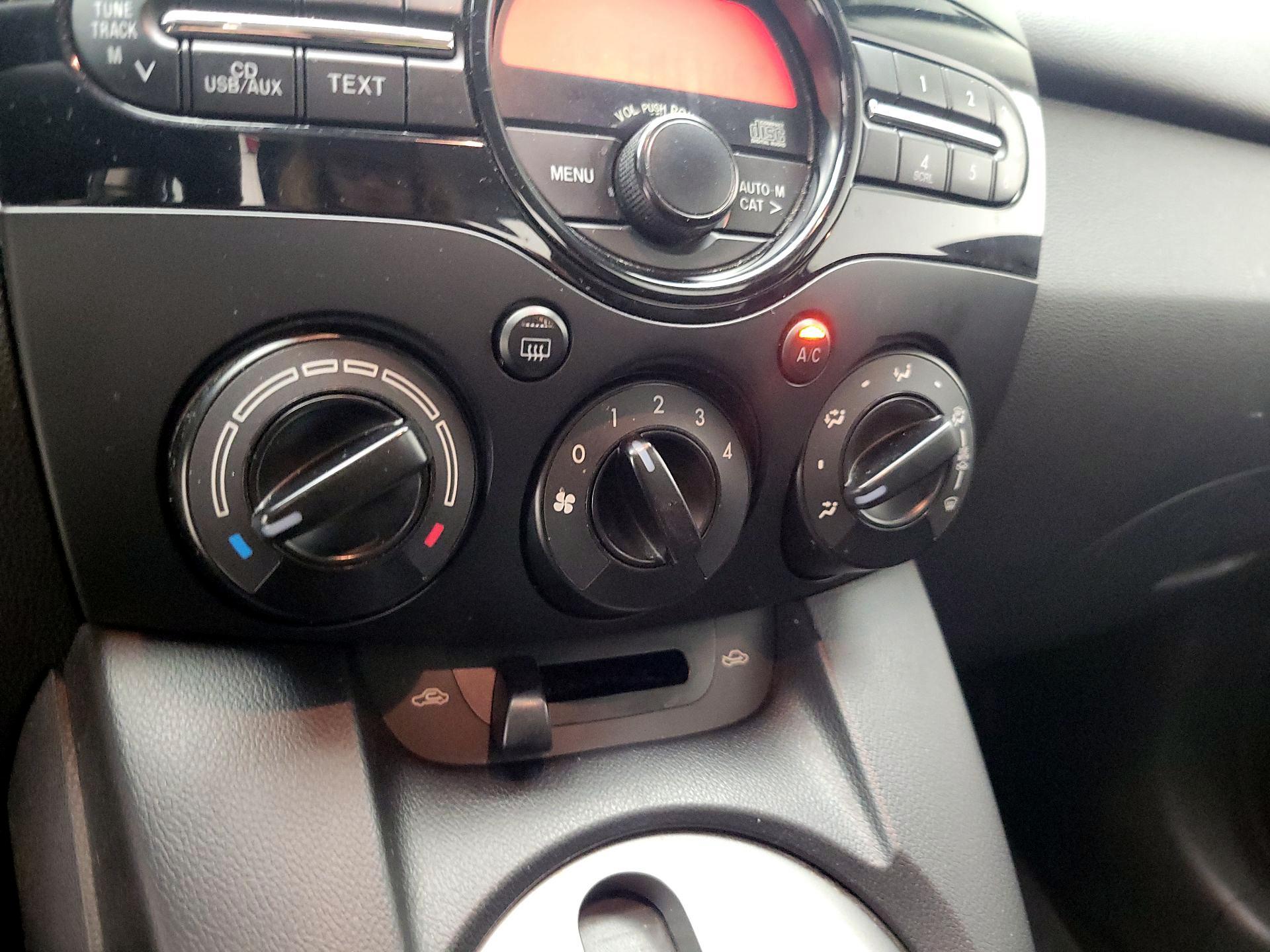 Thumbnail: 2014 Mazda Mazda2 - 15