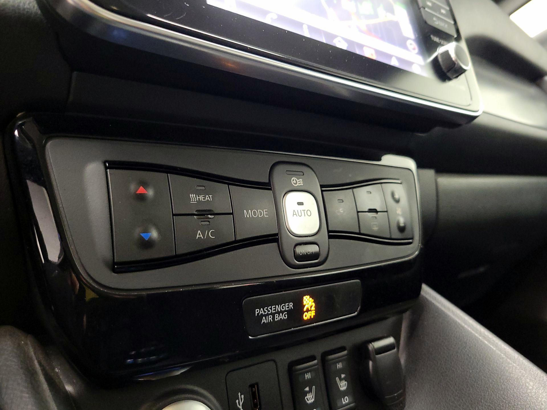 Thumbnail: 2019 Nissan Leaf - 17