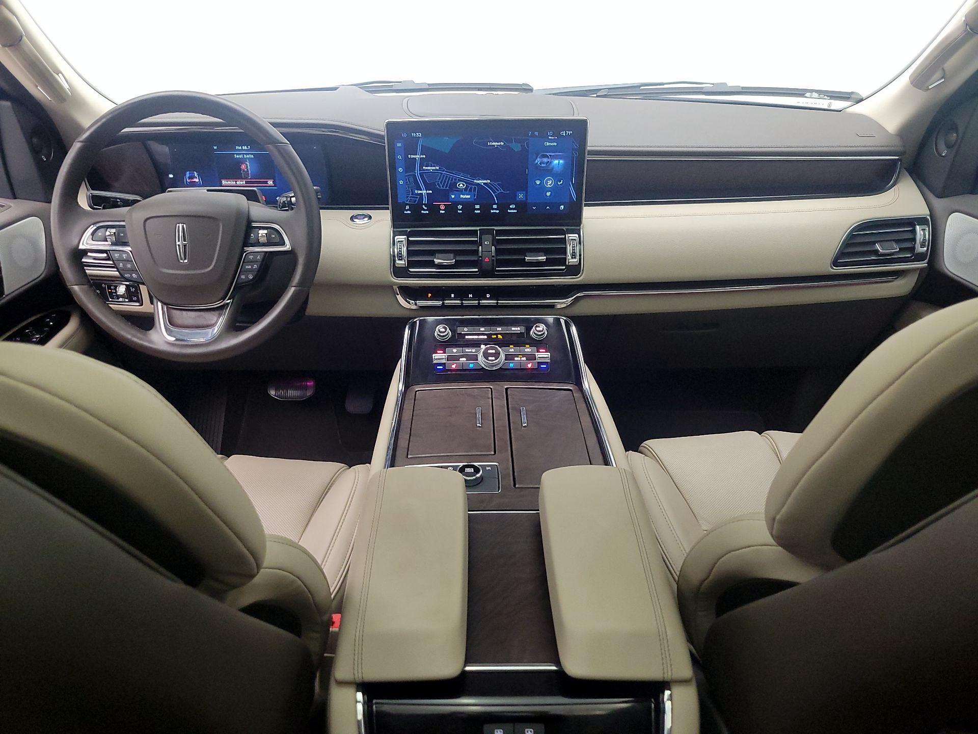 Thumbnail: 2022 Lincoln Navigator L - 9