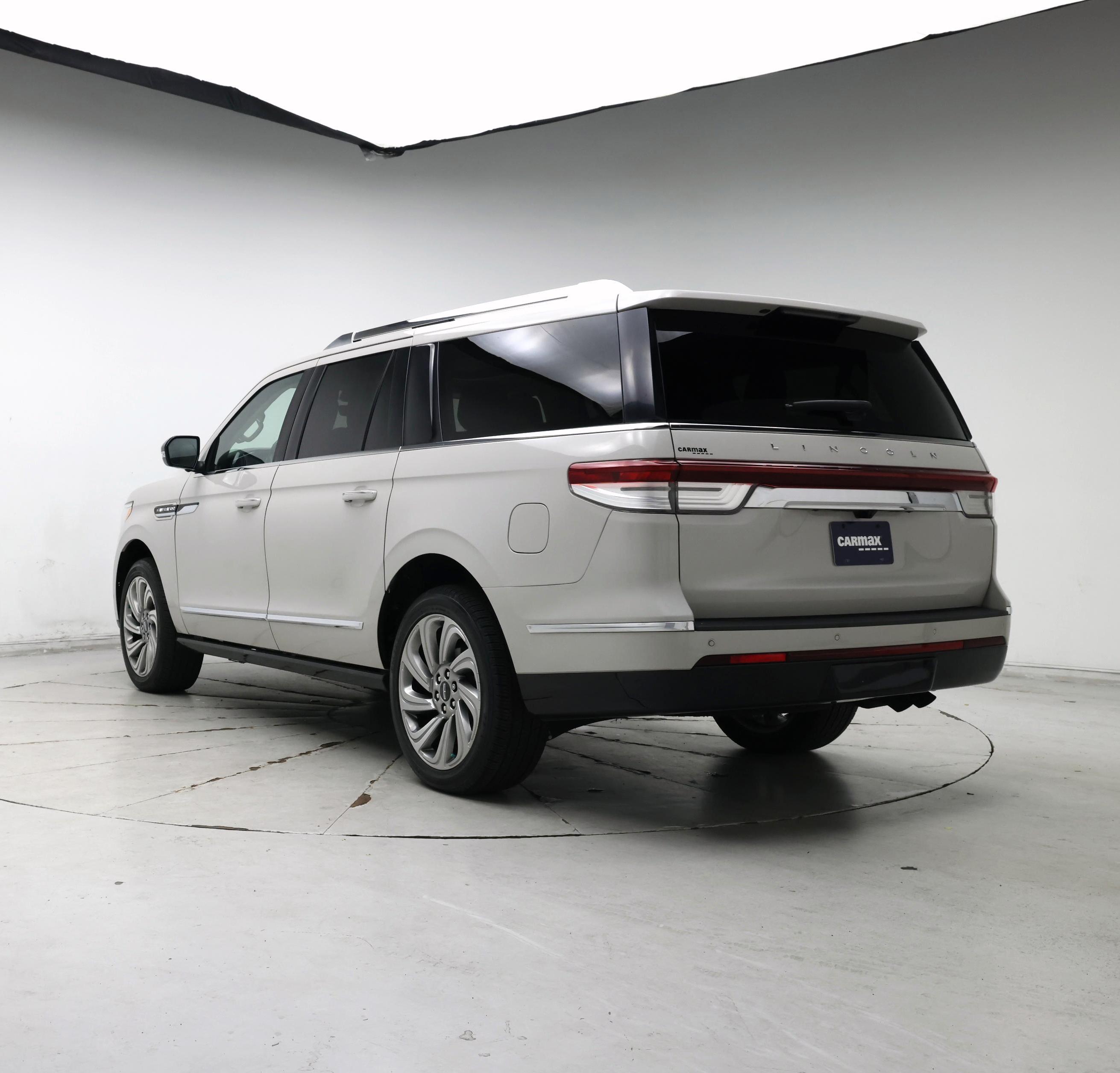Thumbnail: 2022 Lincoln Navigator L - 2