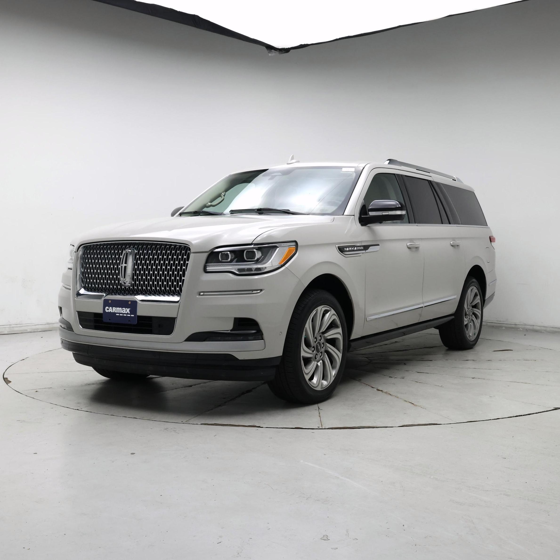 Thumbnail: 2022 Lincoln Navigator L - 4