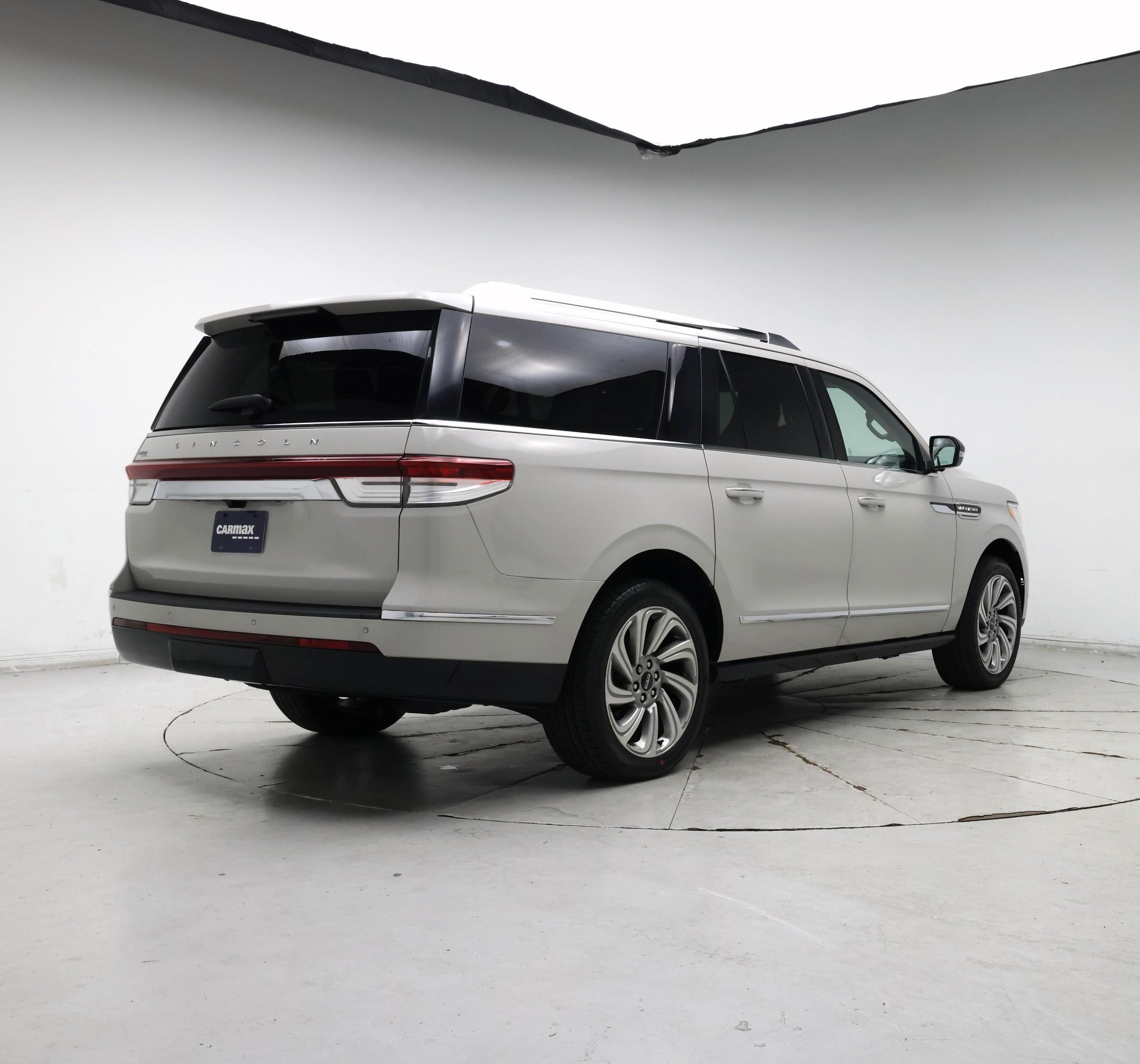 Thumbnail: 2022 Lincoln Navigator L - 8