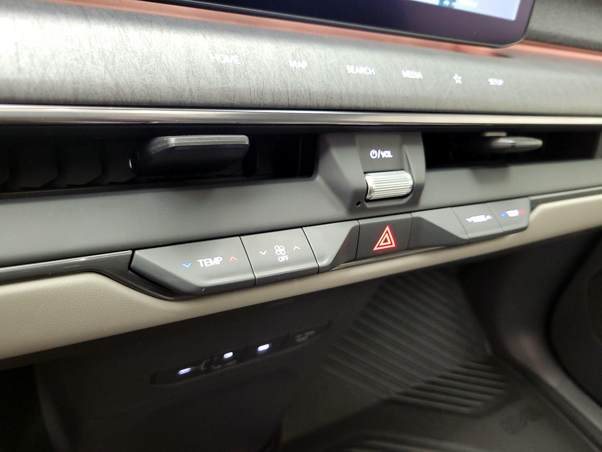 Thumbnail: 2024 Kia EV9 - 17