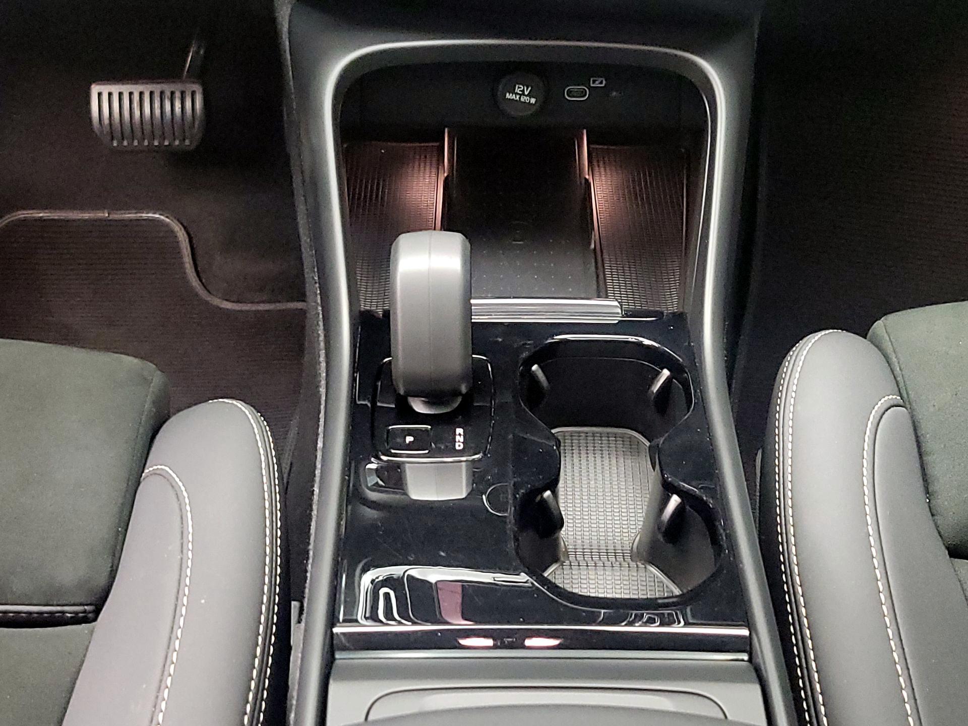 Thumbnail: 2023 Volvo XC40 - 18