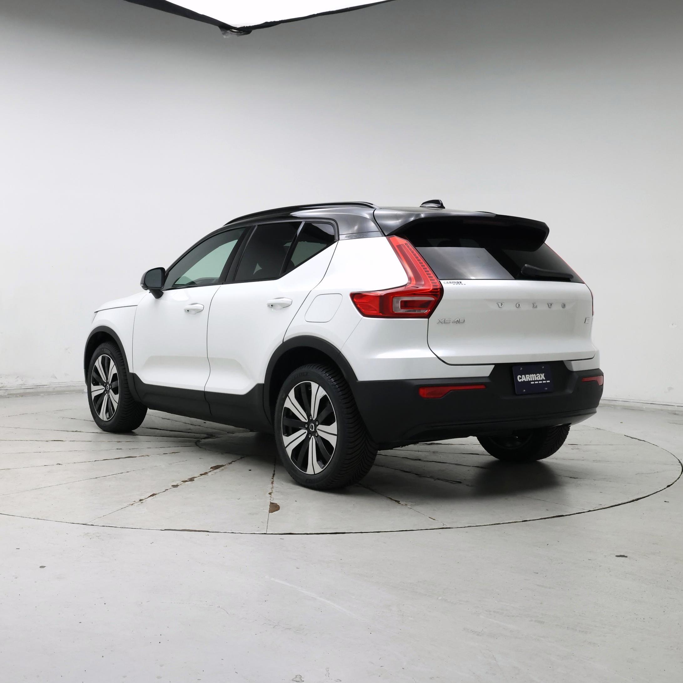 Thumbnail: 2023 Volvo XC40 - 2