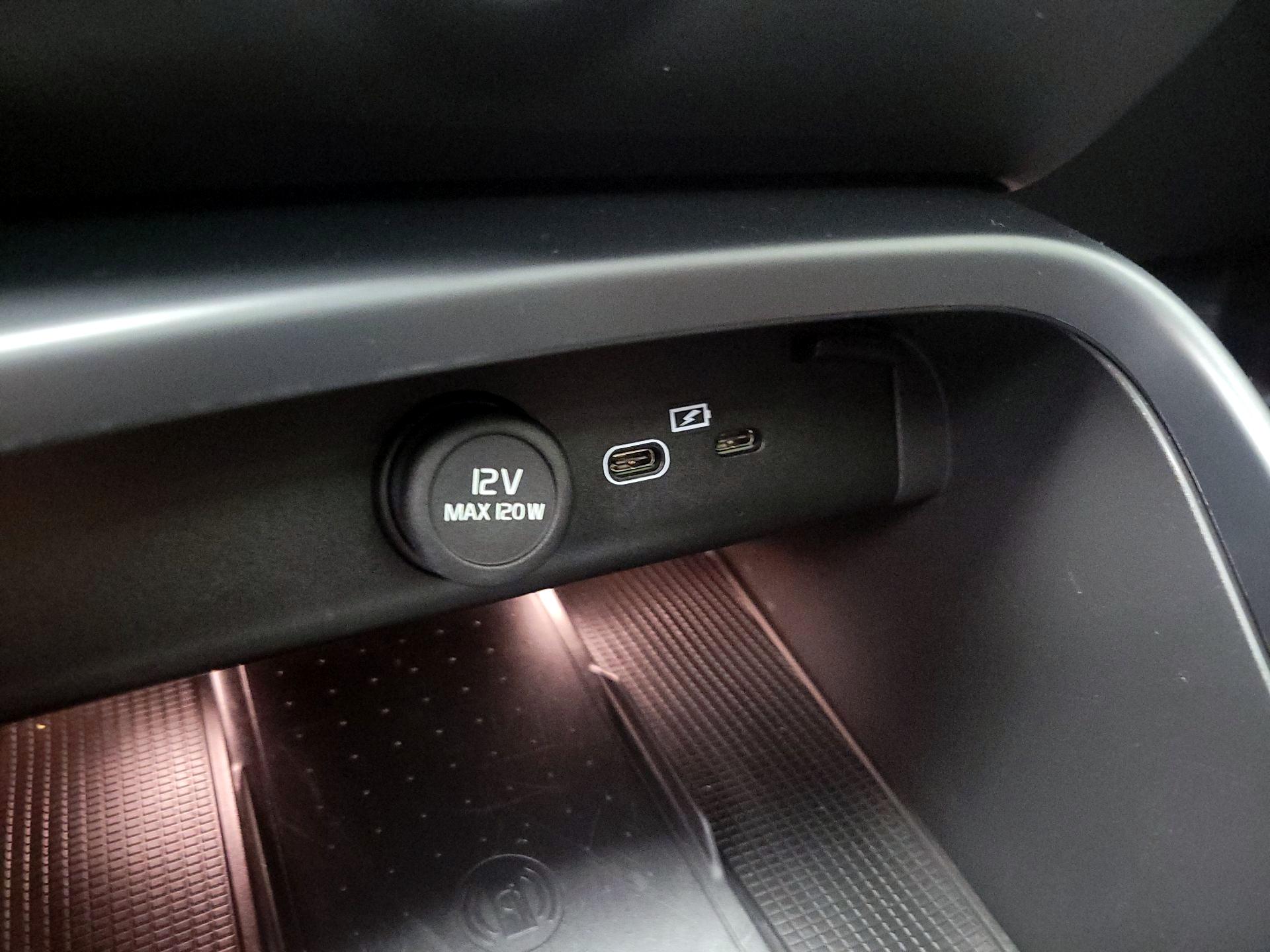 Thumbnail: 2023 Volvo XC40 - 19