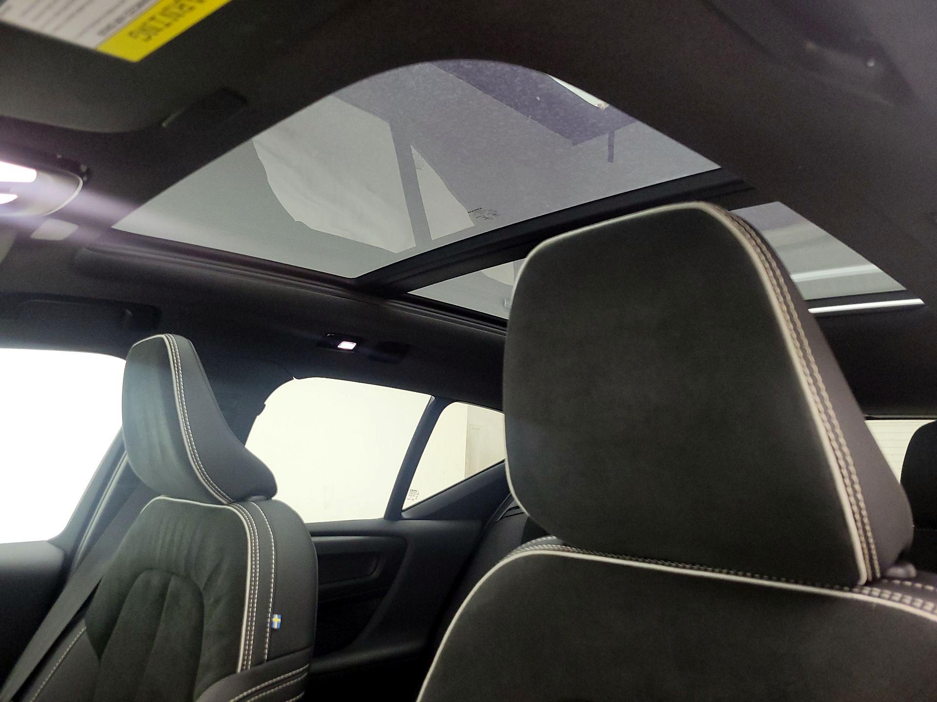 Thumbnail: 2023 Volvo XC40 - 20