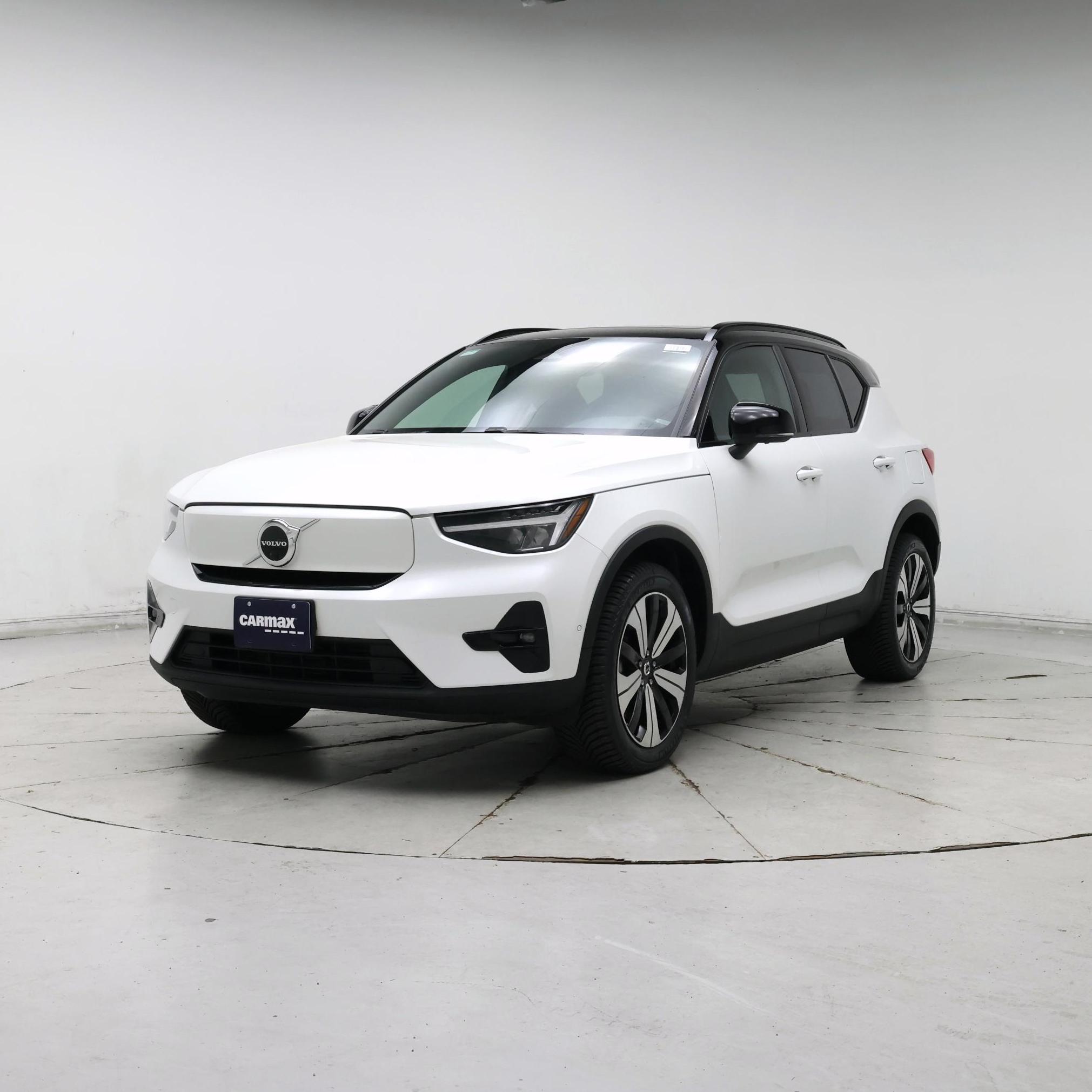 Thumbnail: 2023 Volvo XC40 - 4
