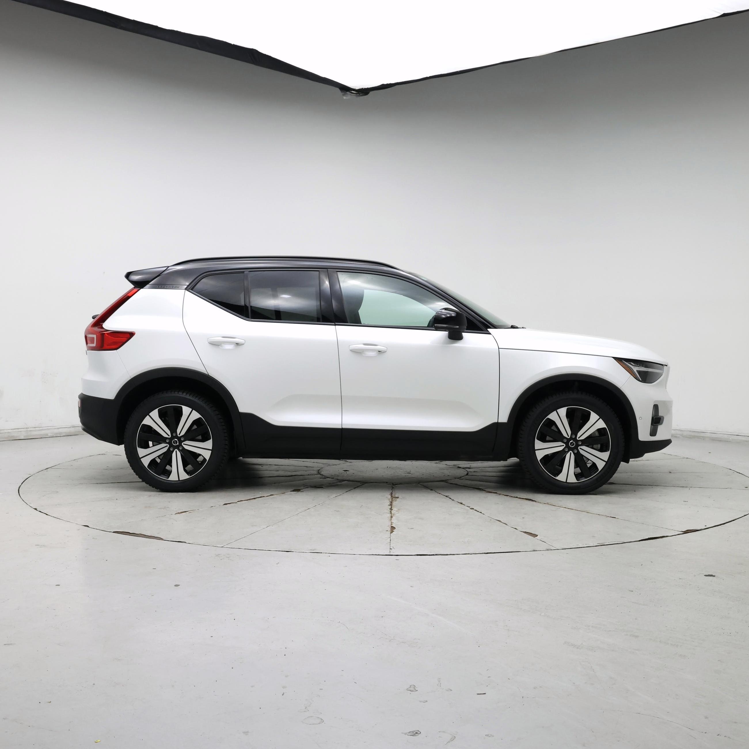 Thumbnail: 2023 Volvo XC40 - 7