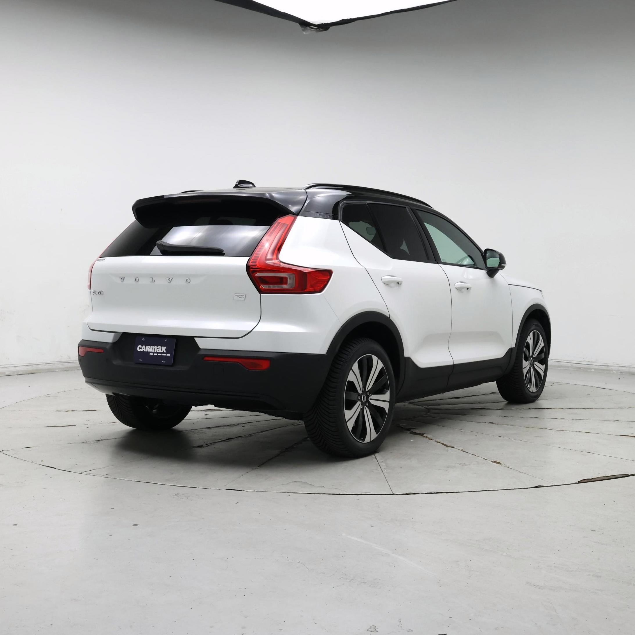 Thumbnail: 2023 Volvo XC40 - 8