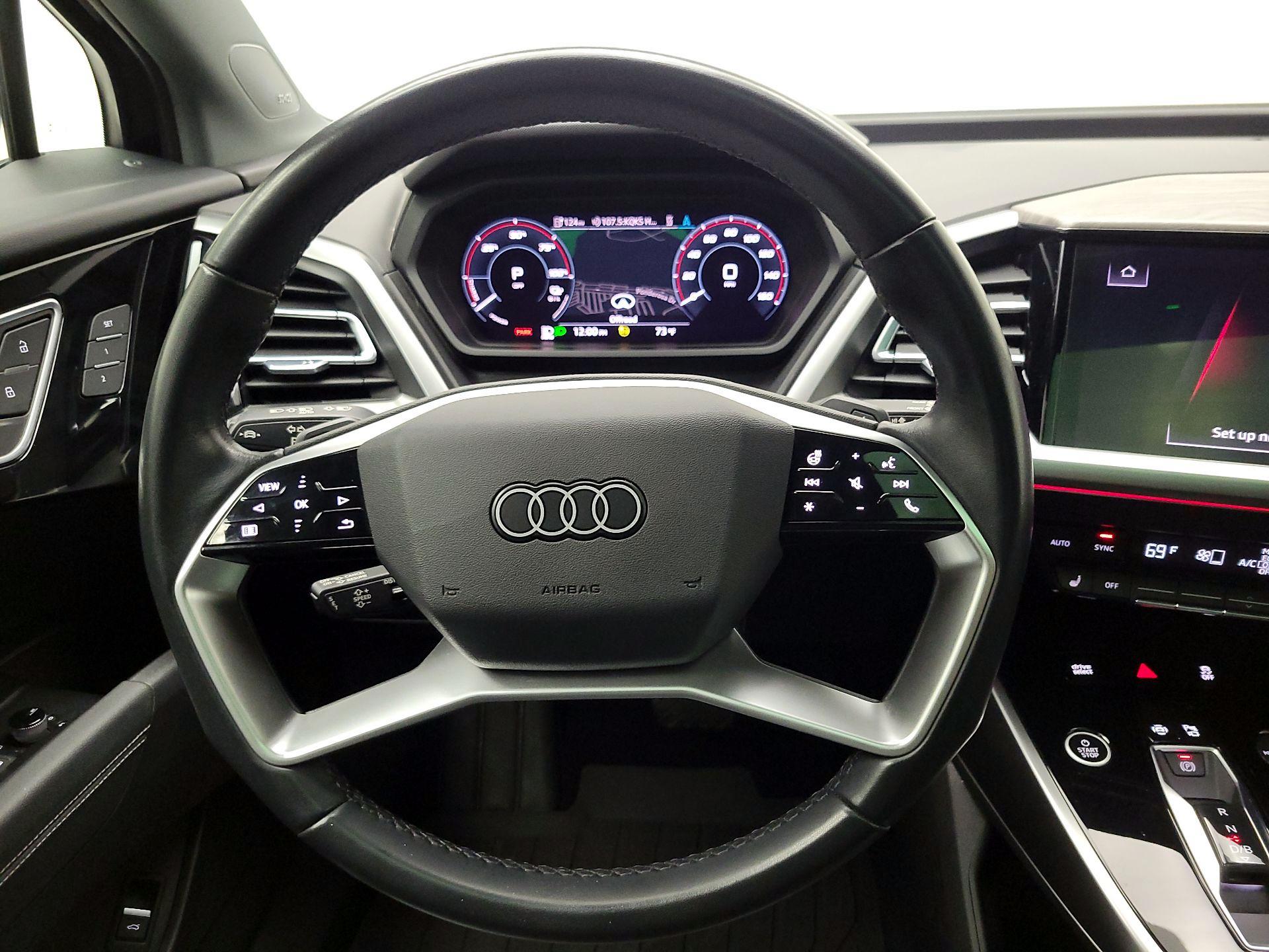 Thumbnail: 2023 Audi Q4 e-tron - 10