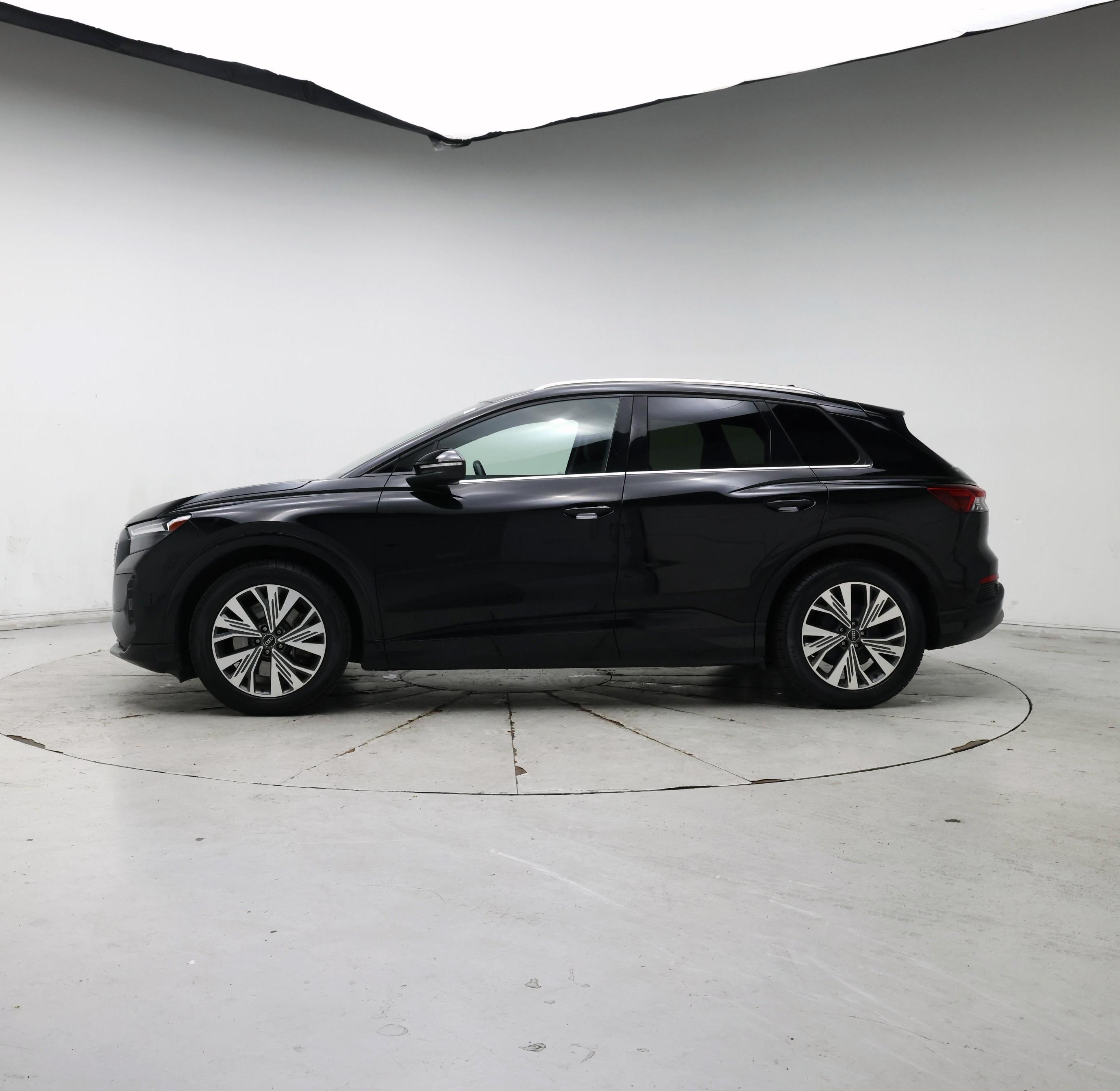 Thumbnail: 2023 Audi Q4 e-tron - 3