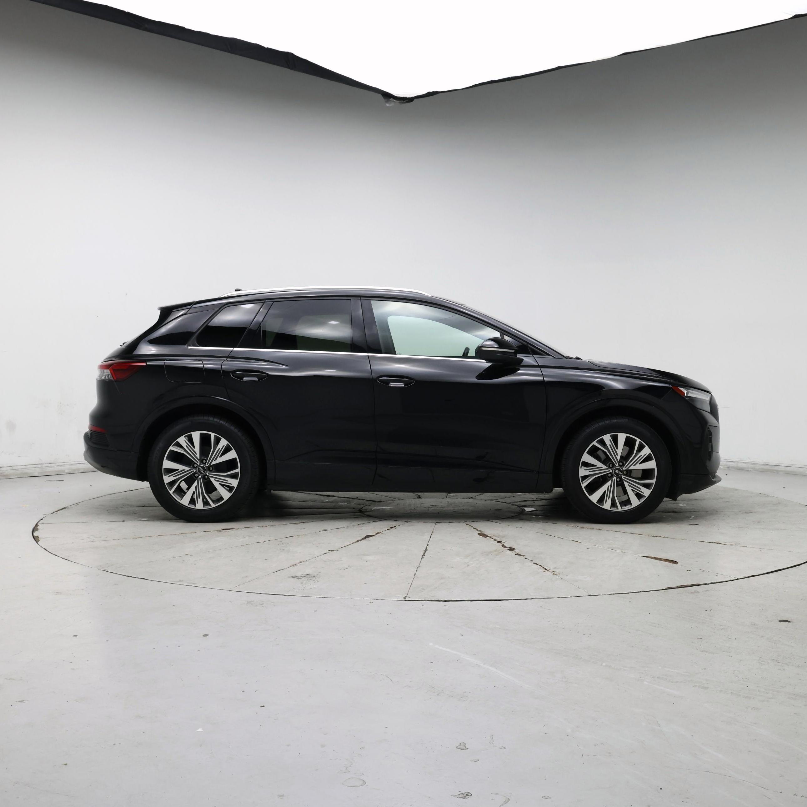 Thumbnail: 2023 Audi Q4 e-tron - 7
