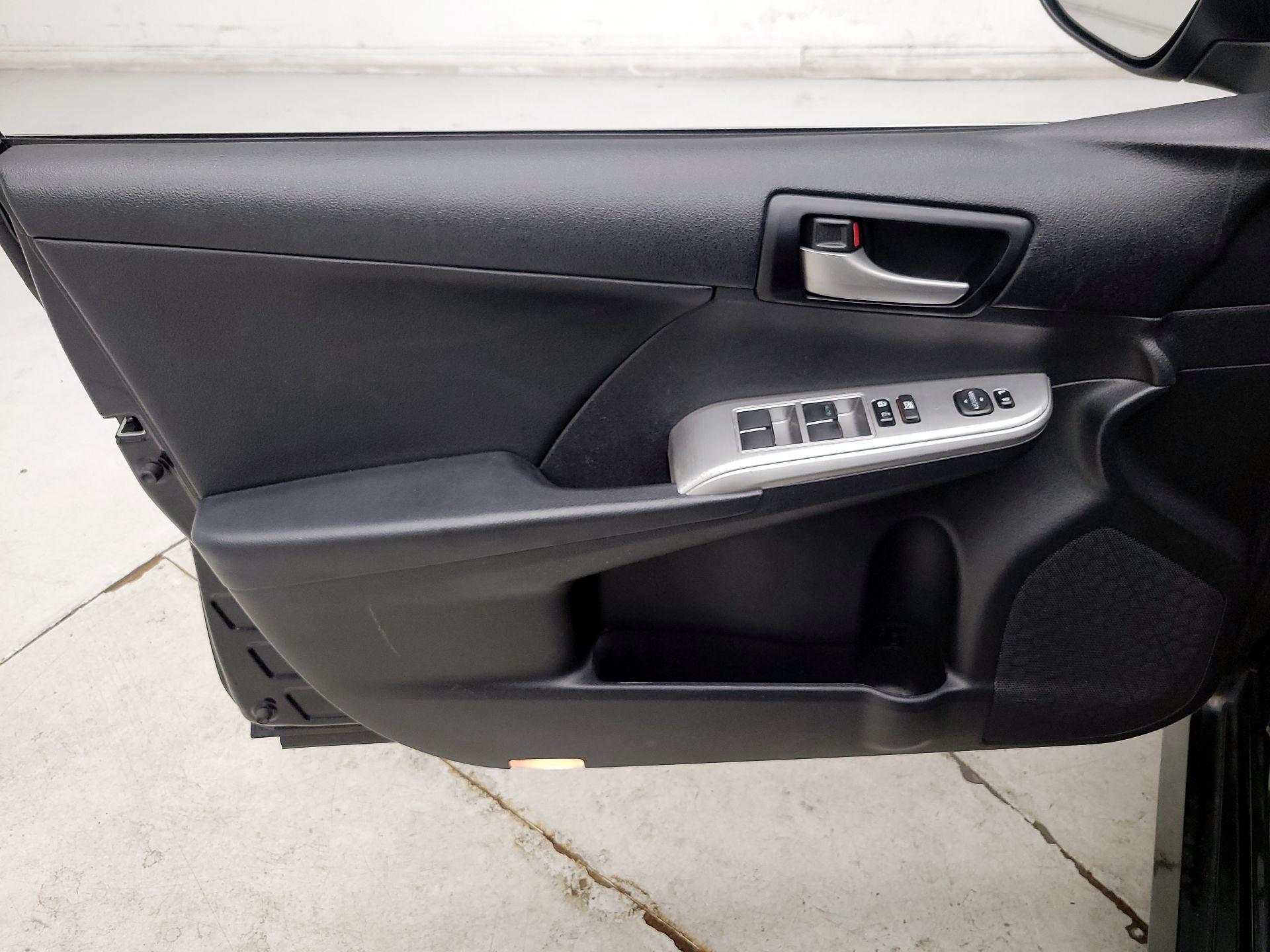 Thumbnail: 2014 Toyota Camry - 12