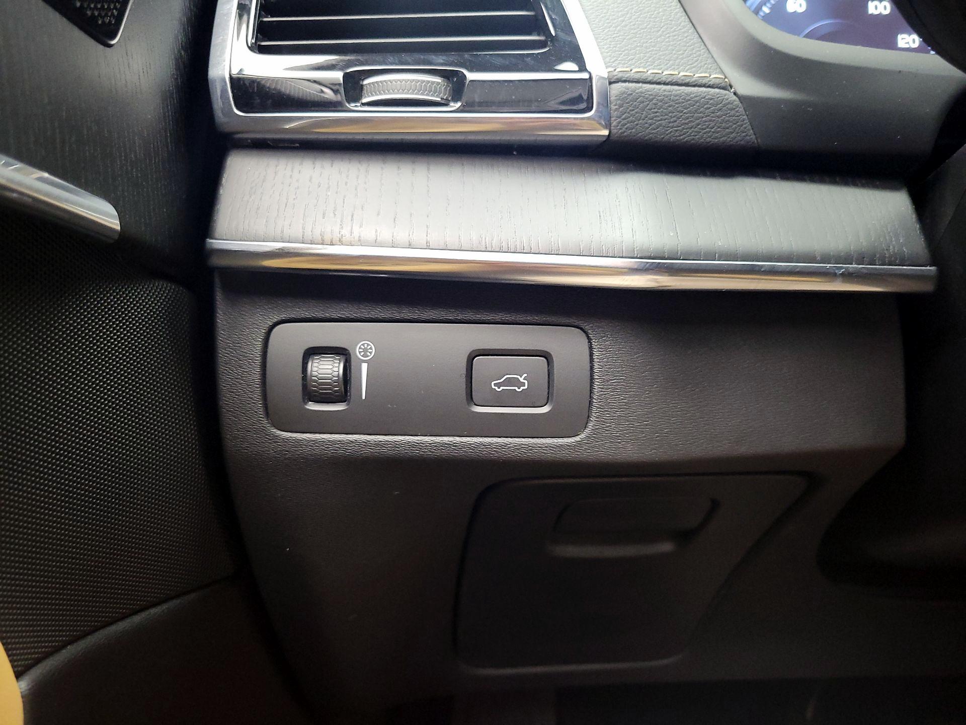 Thumbnail: 2021 Volvo XC90 - 13