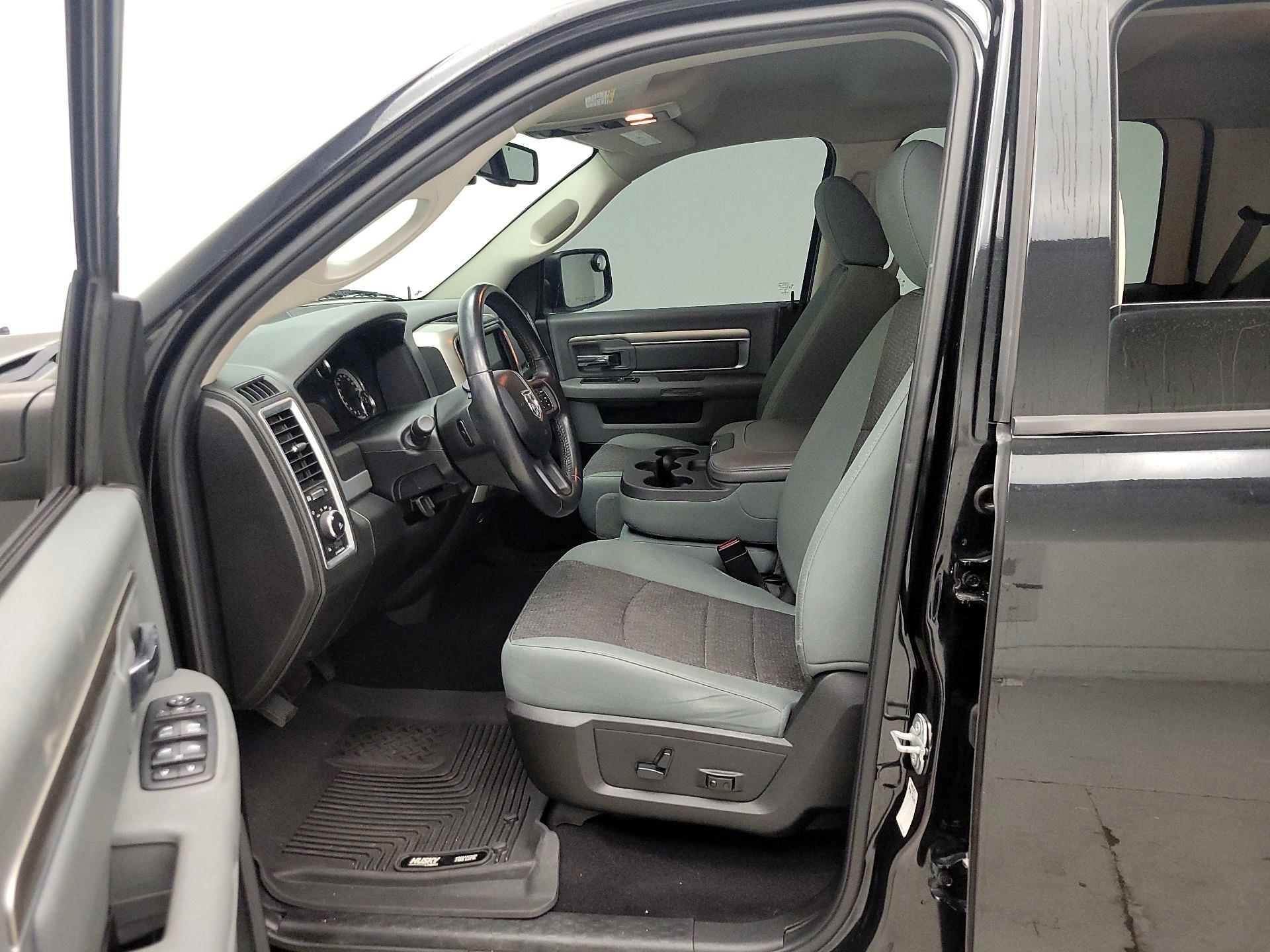 Thumbnail: 2019 RAM 1500 Classic - 11