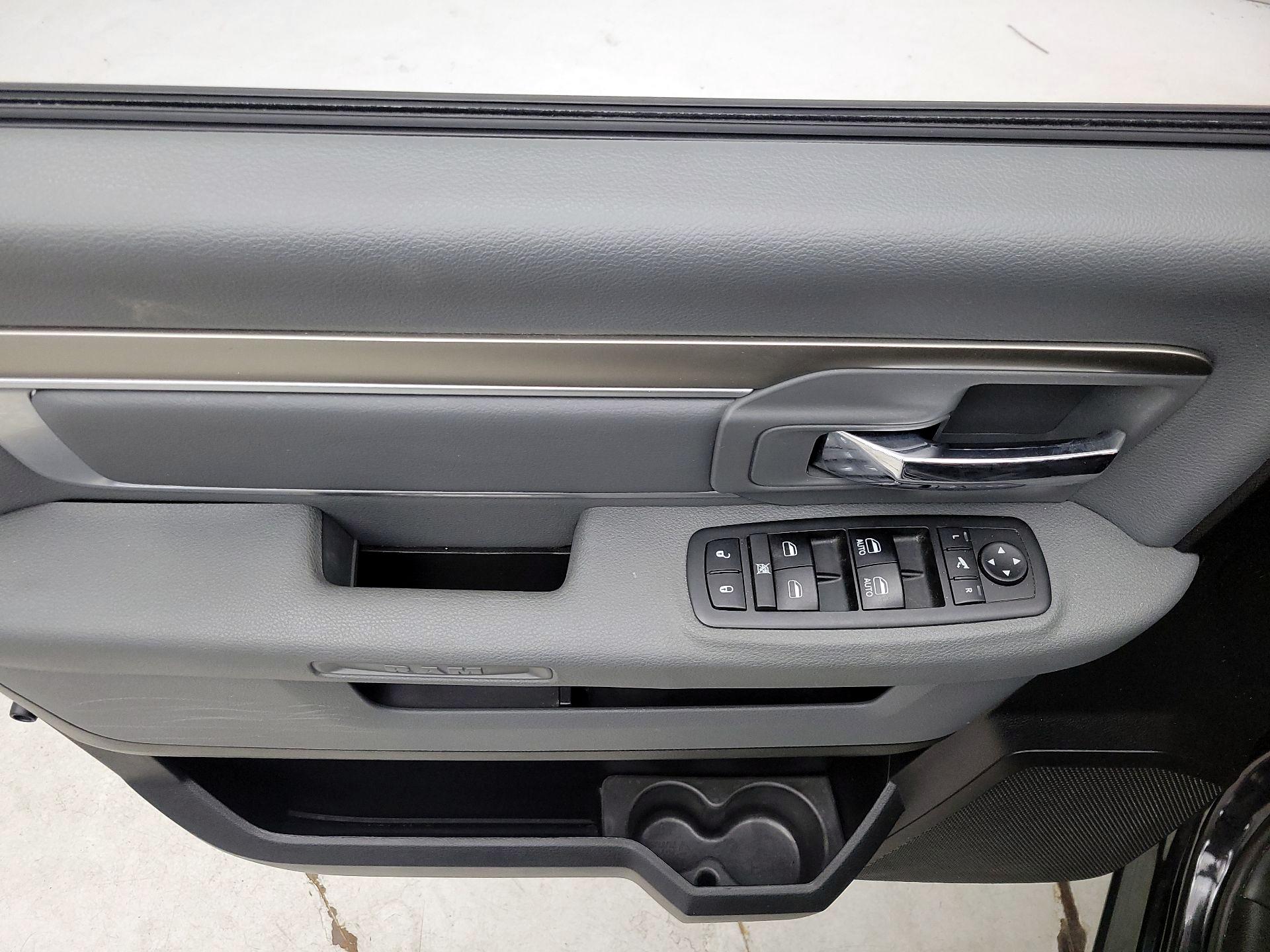Thumbnail: 2019 RAM 1500 Classic - 12