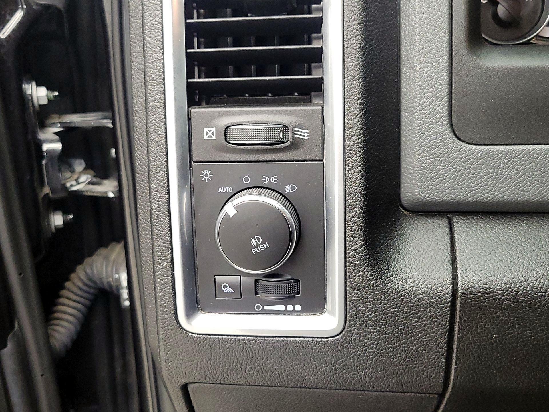 Thumbnail: 2019 RAM 1500 Classic - 13