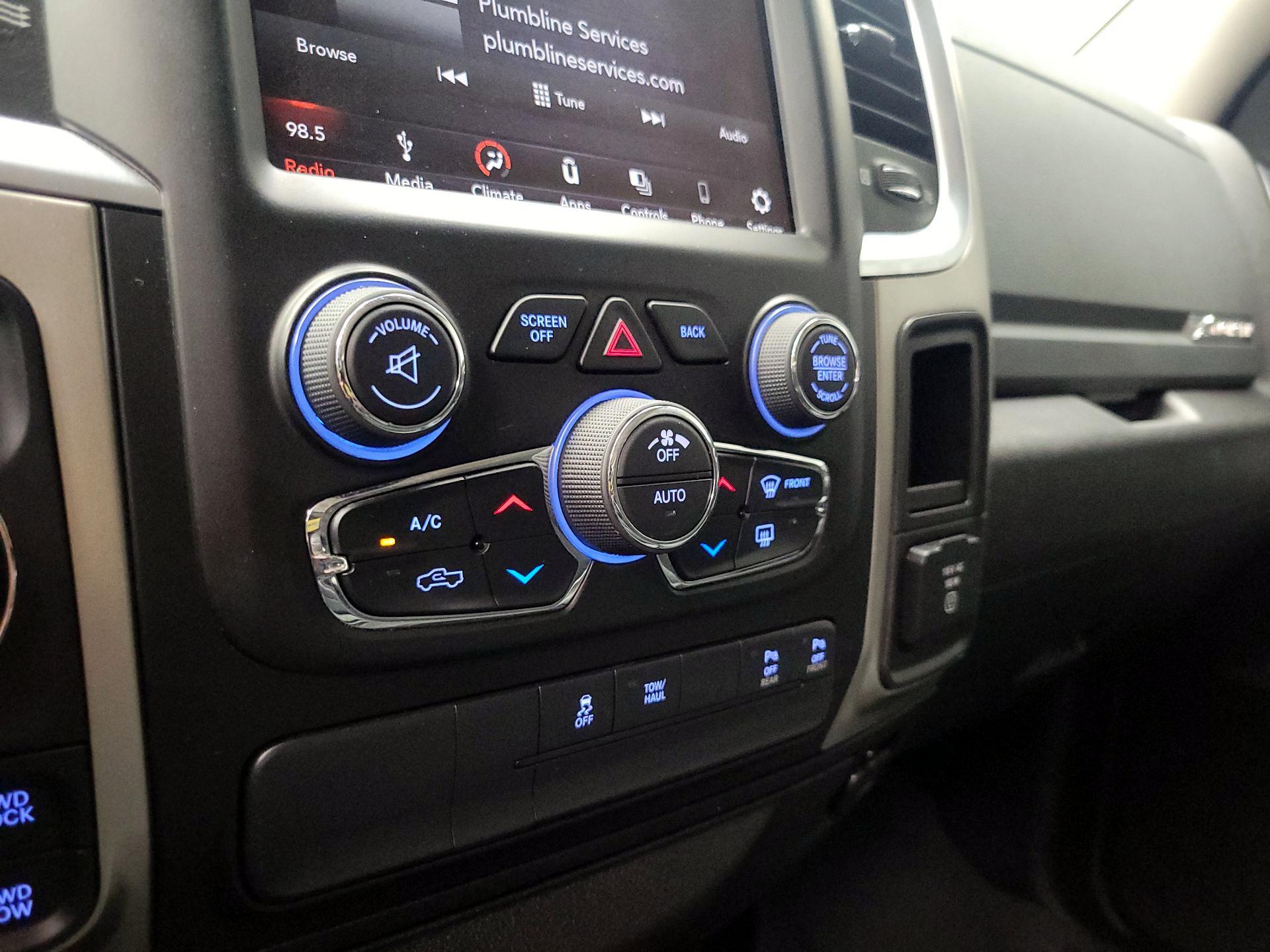 Thumbnail: 2019 RAM 1500 Classic - 16