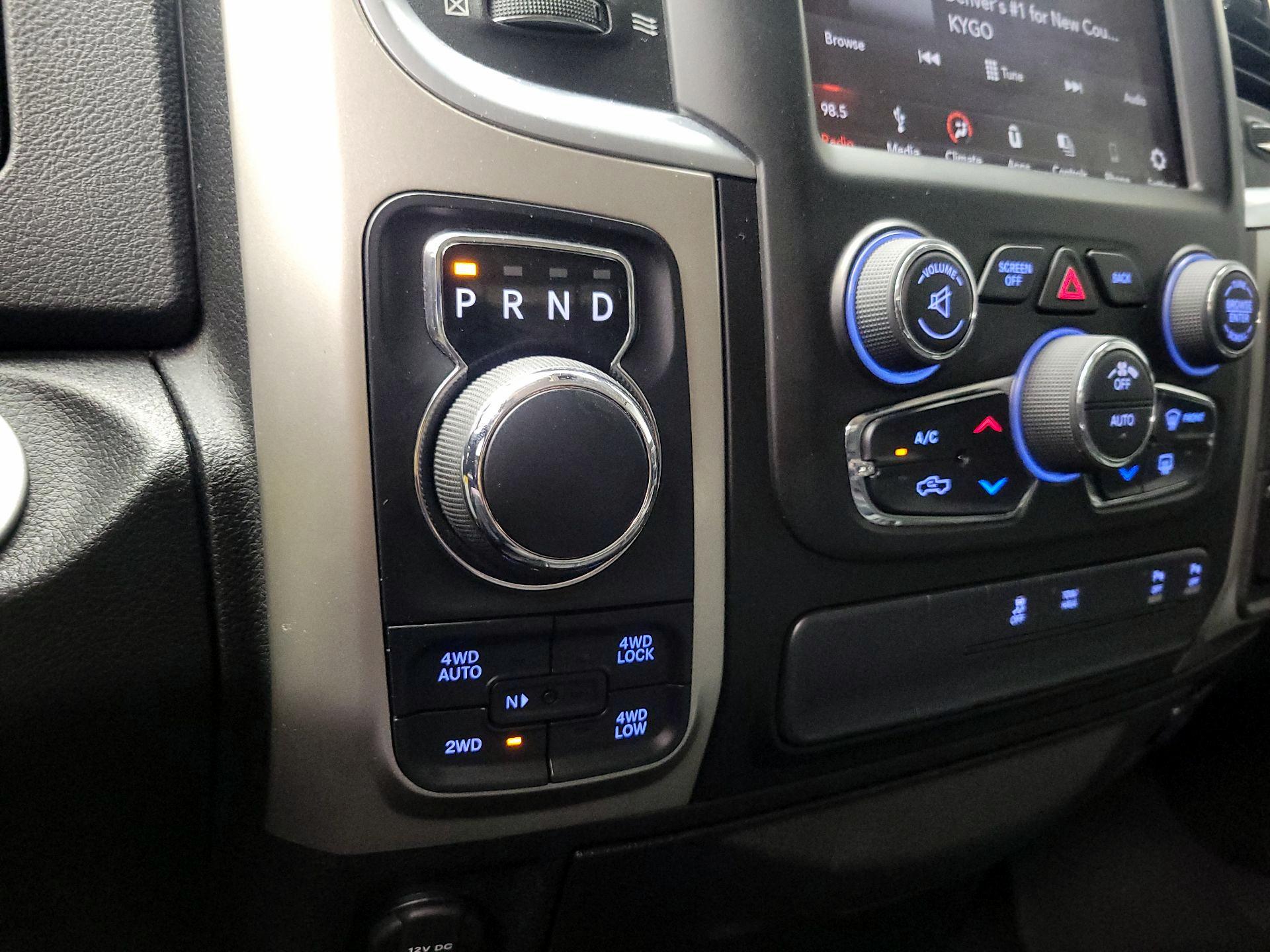Thumbnail: 2019 RAM 1500 Classic - 17