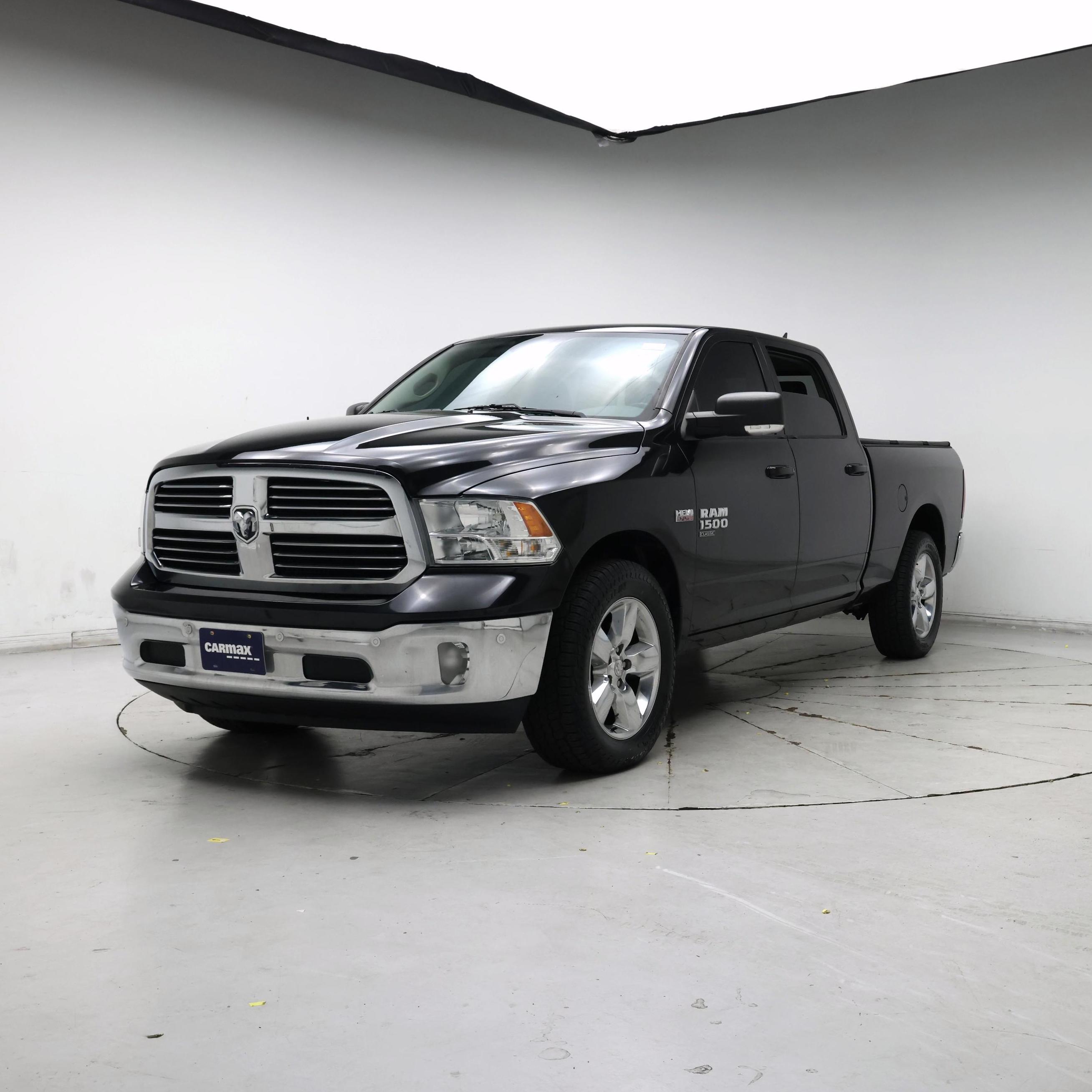 Thumbnail: 2019 RAM 1500 Classic - 4